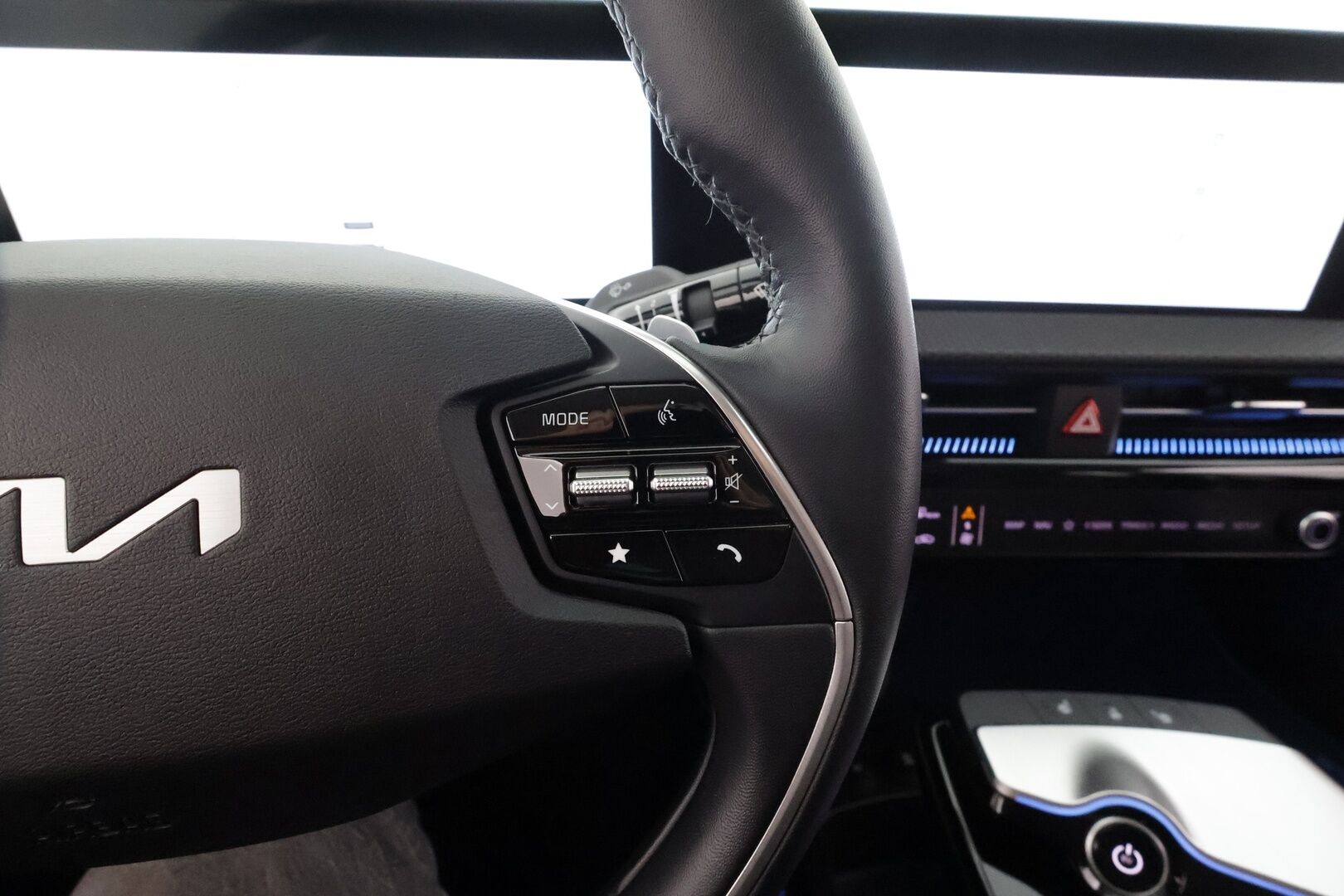 KIA EV6 2023 RWD 77.4 kWh * ACC / P.kamera / ILP / Navi / LED / Nahat / Keyless / Sähköluukku * - Merkkihuollettu