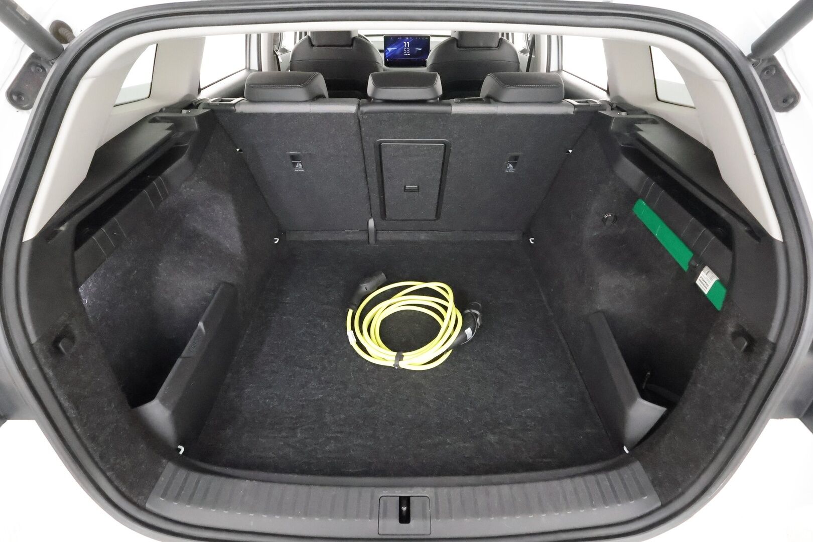 SKODA ENYAQ 2022 80iV / ACC / ILP / P.kamera / Keyless / Apple&Android / Digimittaristo / LED /  3-alueinen ilmastointi * - Merkkihuollettu /  Kahdet Renkaat