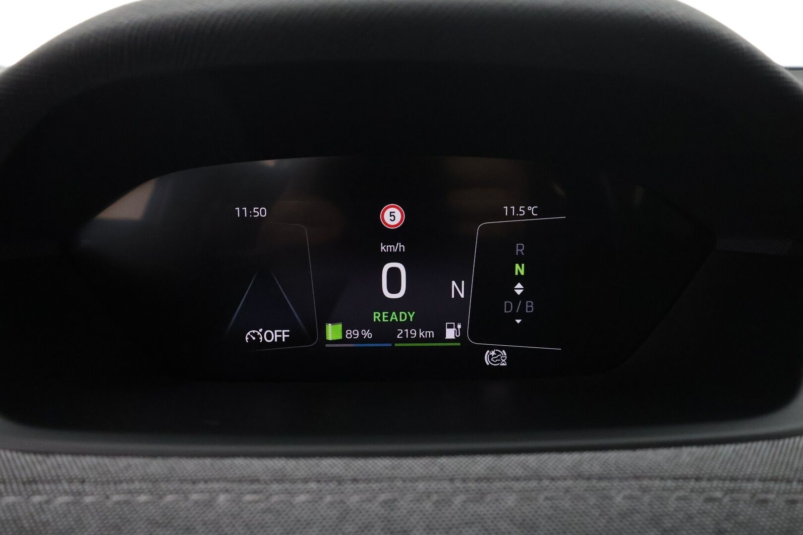 SKODA ENYAQ 2022 80iV / ACC / ILP / P.kamera / Keyless / Apple&Android / Digimittaristo / LED /  3-alueinen ilmastointi * - Merkkihuollettu /  Kahdet Renkaat