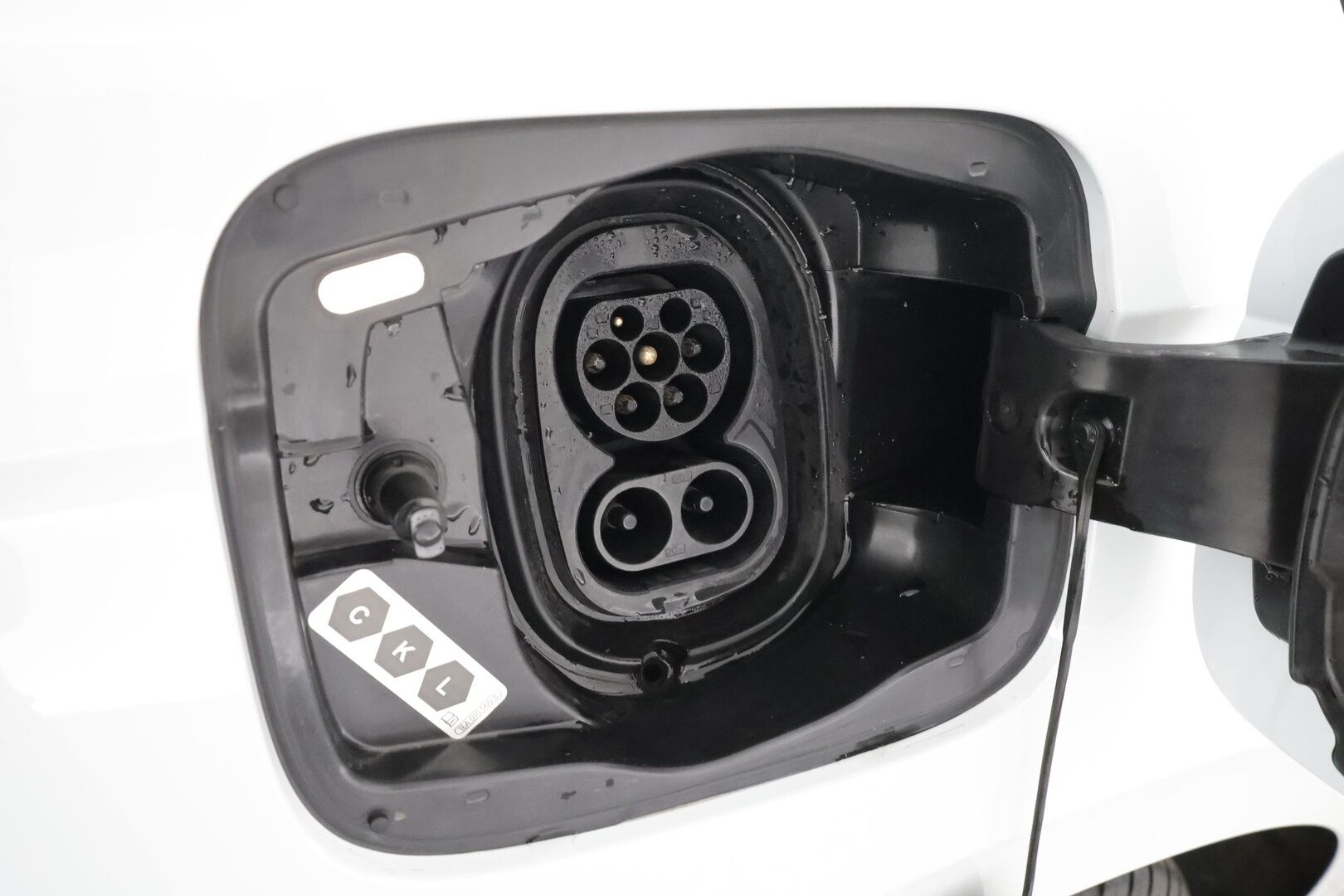 SKODA ENYAQ 2022 80iV / ACC / ILP / P.kamera / Keyless / Apple&Android / Digimittaristo / LED /  3-alueinen ilmastointi * - Merkkihuollettu /  Kahdet Renkaat