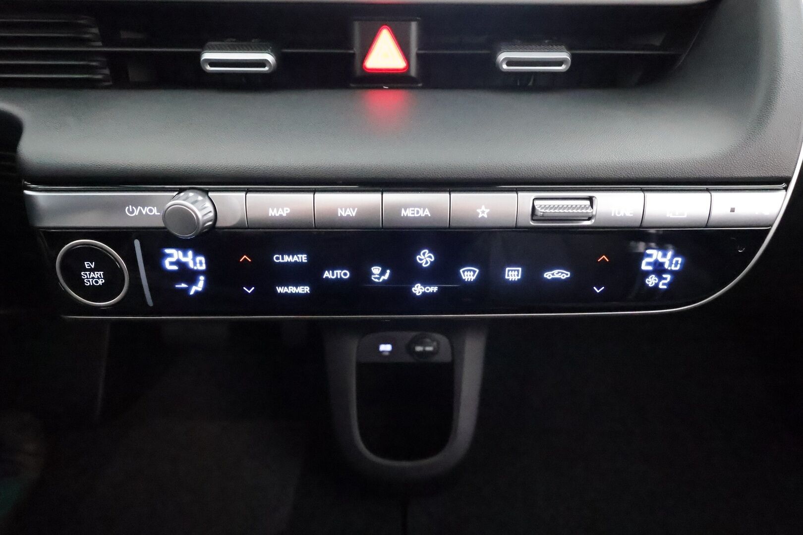 HYUNDAI IONIQ 5 2023 4WD 72.6 kWh Dynamique * ACC / P.kamera / ILP / Koukku / Navi / LED / Keyless / Sähköpenkki * - Merkkihuollettu / Akku kuntotarkastettu SoH 97,7%