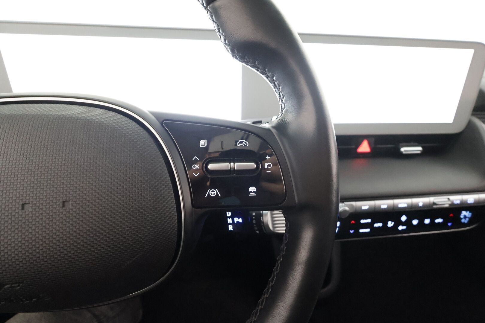 HYUNDAI IONIQ 5 2023 73 kWh 305 hv AWD Style * Lämpöpumppu / Vetokoukku / Adapt.Vakkari / Peruutuskamera / LED / Sähköpenkki / Navi / KeyLess - Merkkihuollettu / Akku kuntotarkastettu SoH 97,7% - HULLUT AVAJAISHULINAT KORKOTARJOUS 3,29 %