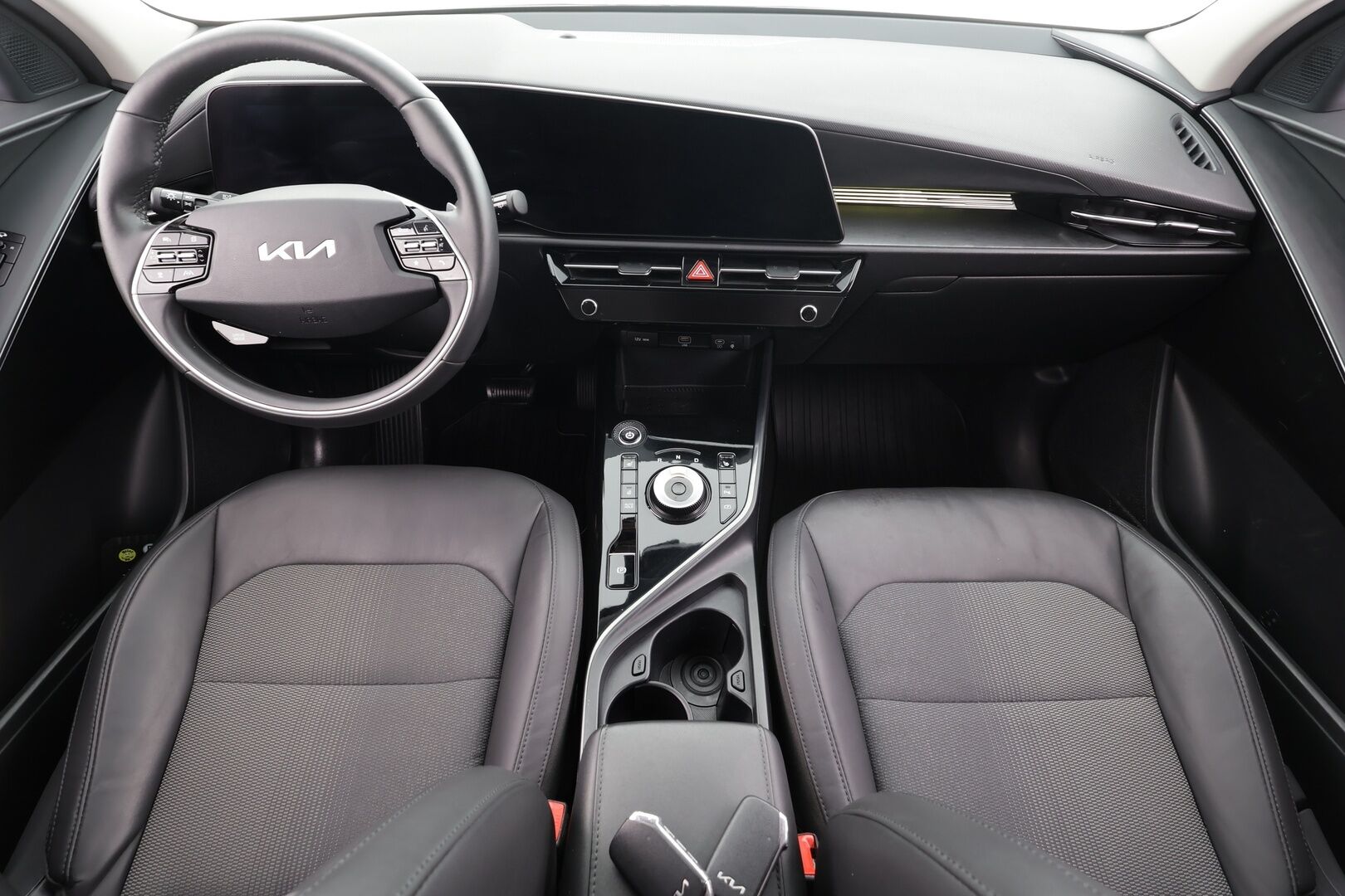 KIA NIRO 2023 Vision * ACC / P.kamera / ILP / Koukku / Navi / LED / Sähköpenkki / Keyless * - Kahdet renkaat aluvanteilla / Merkkihuollettu