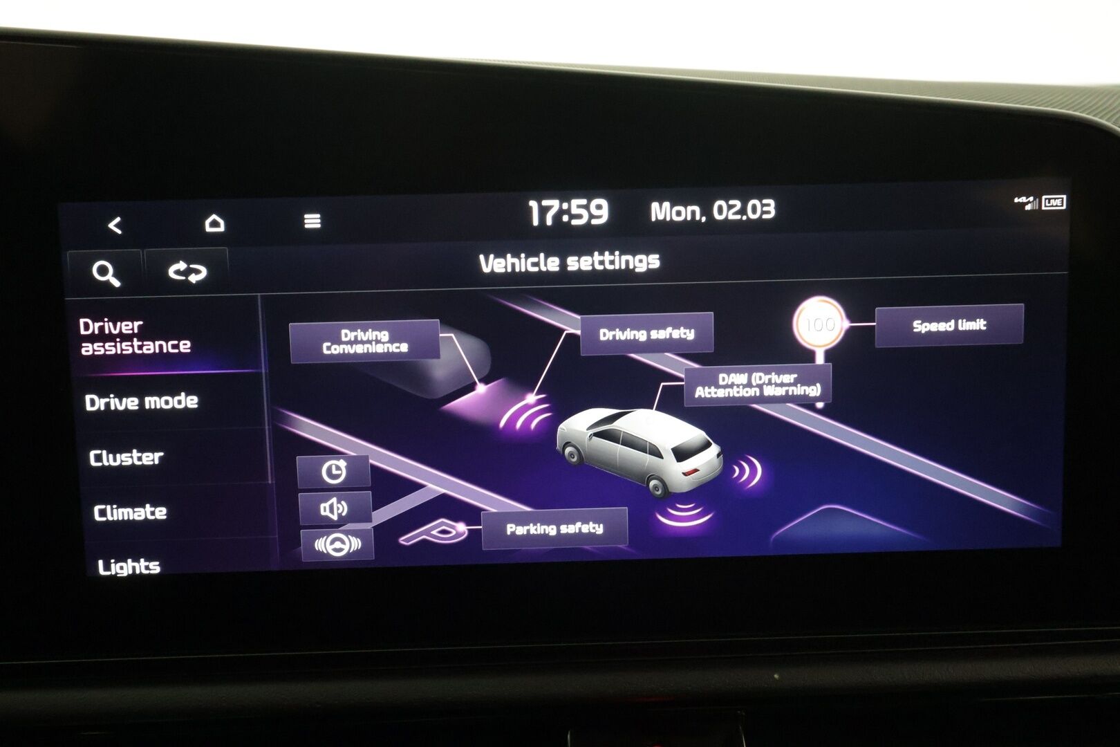 KIA NIRO 2023 Vision * ACC / P.kamera / ILP / Koukku / Navi / LED / Sähköpenkki / Keyless * - Kahdet renkaat aluvanteilla / Merkkihuollettu