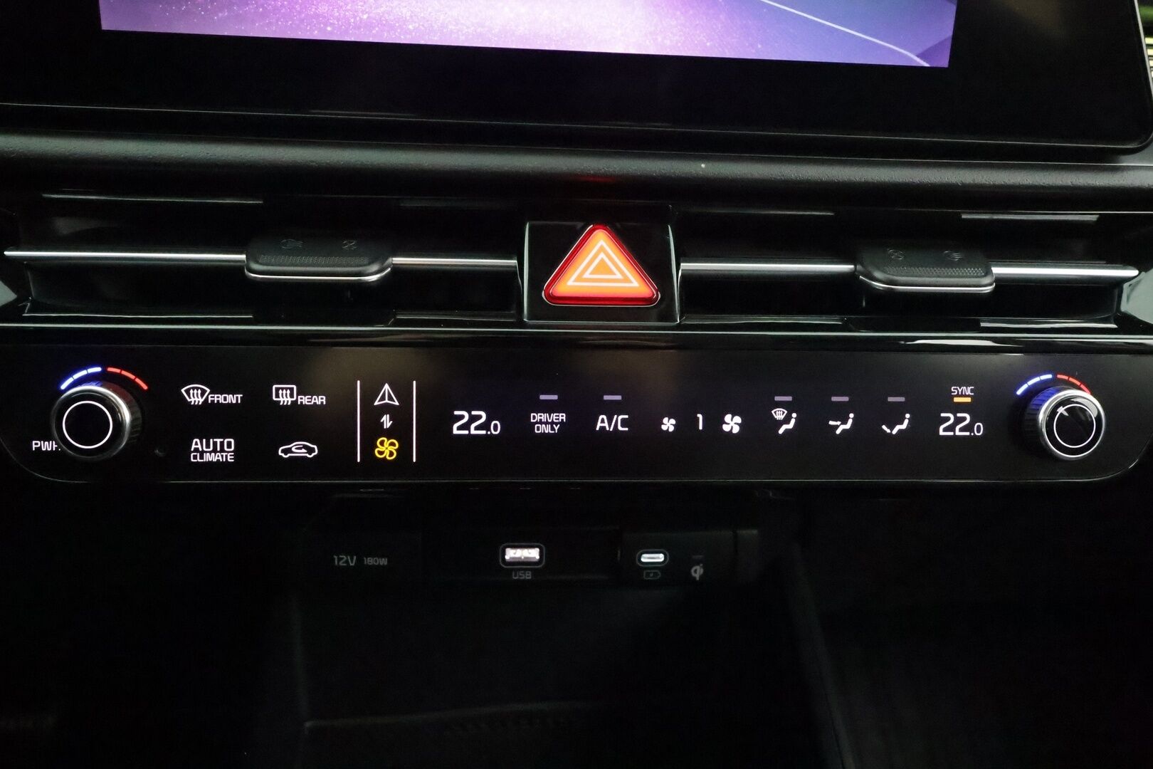 KIA NIRO 2023 Vision * ACC / P.kamera / ILP / Koukku / Navi / LED / Sähköpenkki / Keyless * - Kahdet renkaat aluvanteilla / Merkkihuollettu