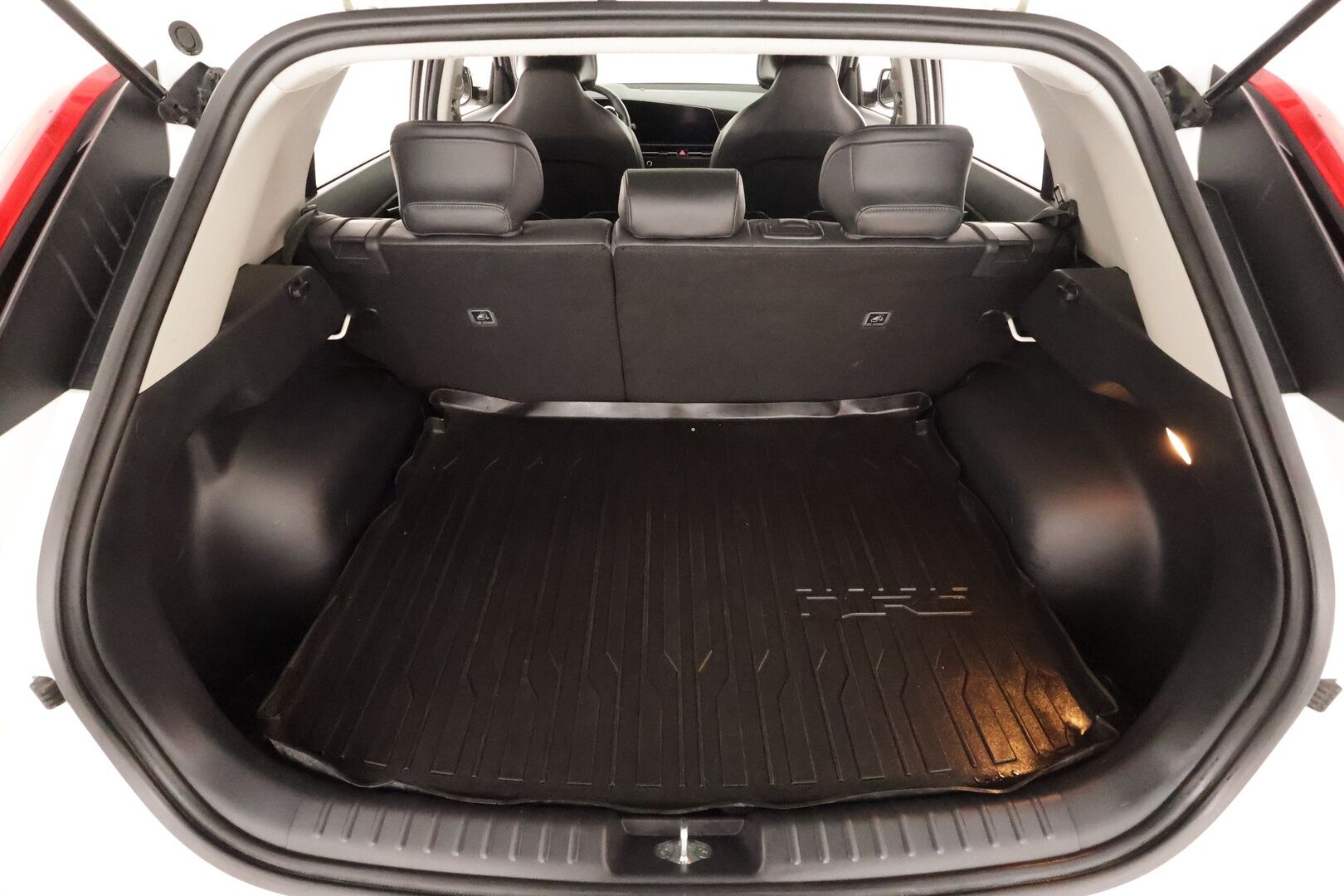 KIA NIRO 2023 Vision * ACC / P.kamera / ILP / Koukku / Navi / LED / Sähköpenkki / Keyless * - Kahdet renkaat aluvanteilla / Merkkihuollettu