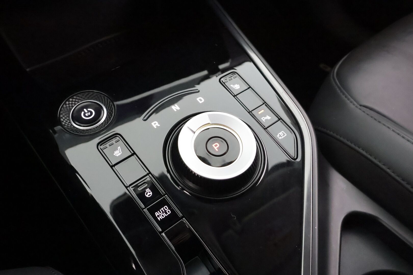 KIA NIRO 2023 Vision * ACC / P.kamera / ILP / Koukku / Navi / LED / Sähköpenkki / Keyless * - Kahdet renkaat aluvanteilla / Merkkihuollettu