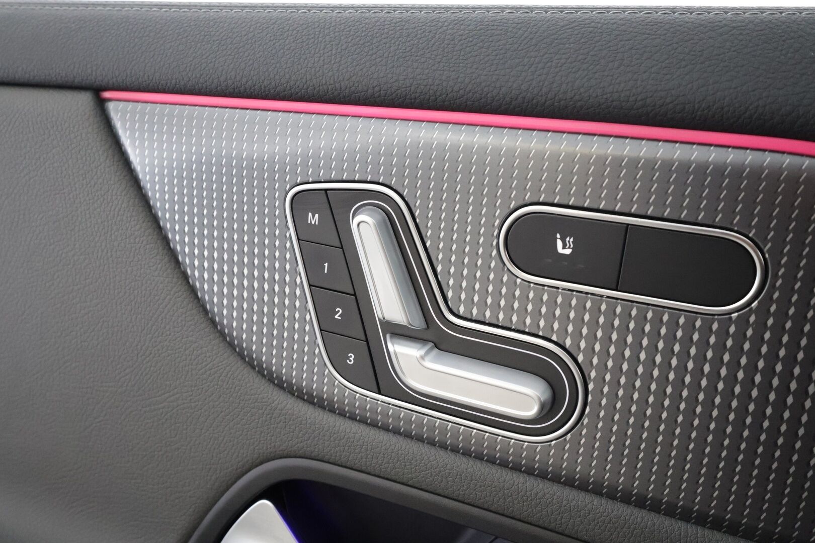 MERCEDES-BENZ EQA 2022 350 4Matic Electric Art  * Distronic Plus / HUD / Panorama / Koukku / Muistipenkki / LED High performance *