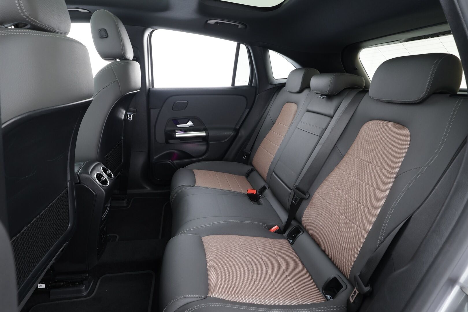 MERCEDES-BENZ EQA 2022 350 4Matic Electric Art  * Distronic Plus / HUD / Panorama / Koukku / Muistipenkki / LED High performance *