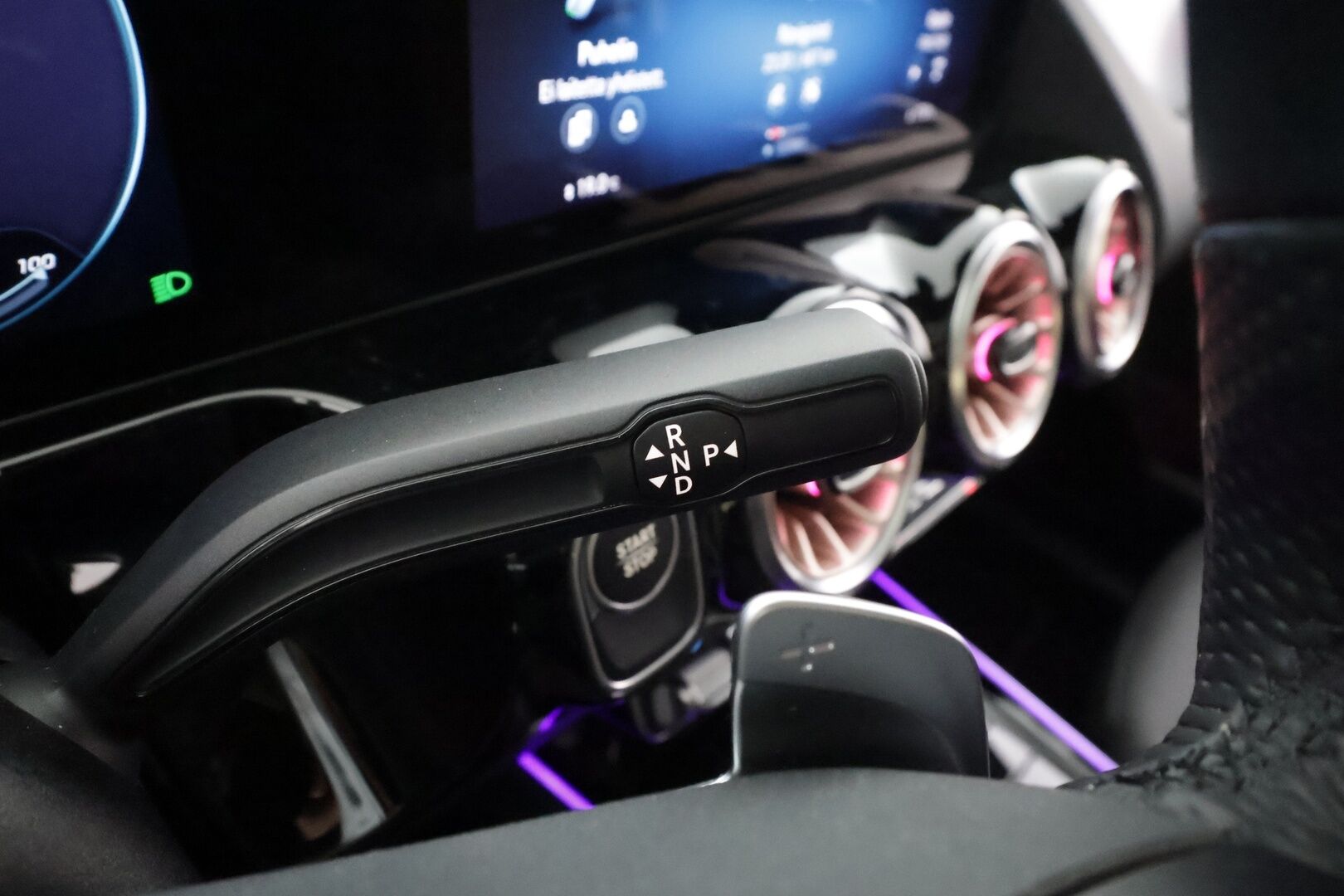 MERCEDES-BENZ EQA 2022 350 4Matic Electric Art  * Distronic Plus / HUD / Panorama / Koukku / Muistipenkki / LED High performance *