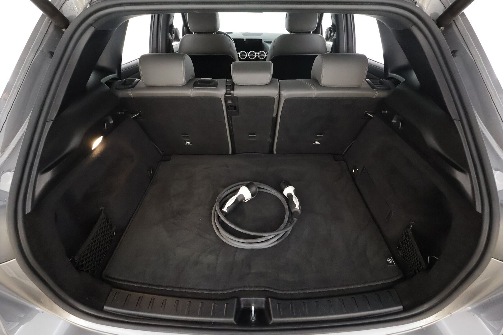 MERCEDES-BENZ EQA 2022 350 4Matic Electric Art  * Distronic Plus / HUD / Panorama / Koukku / Muistipenkki / LED High performance *