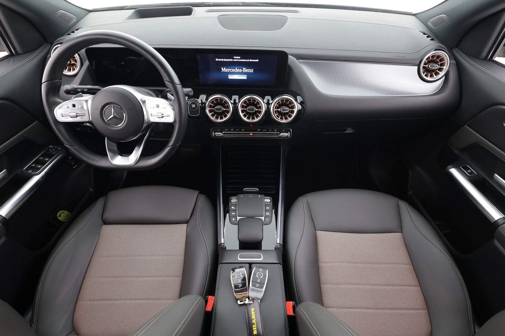 MERCEDES-BENZ EQA 2022 350 4Matic Electric Art  * Distronic Plus / HUD / Panorama / Koukku / Muistipenkki / LED High performance *