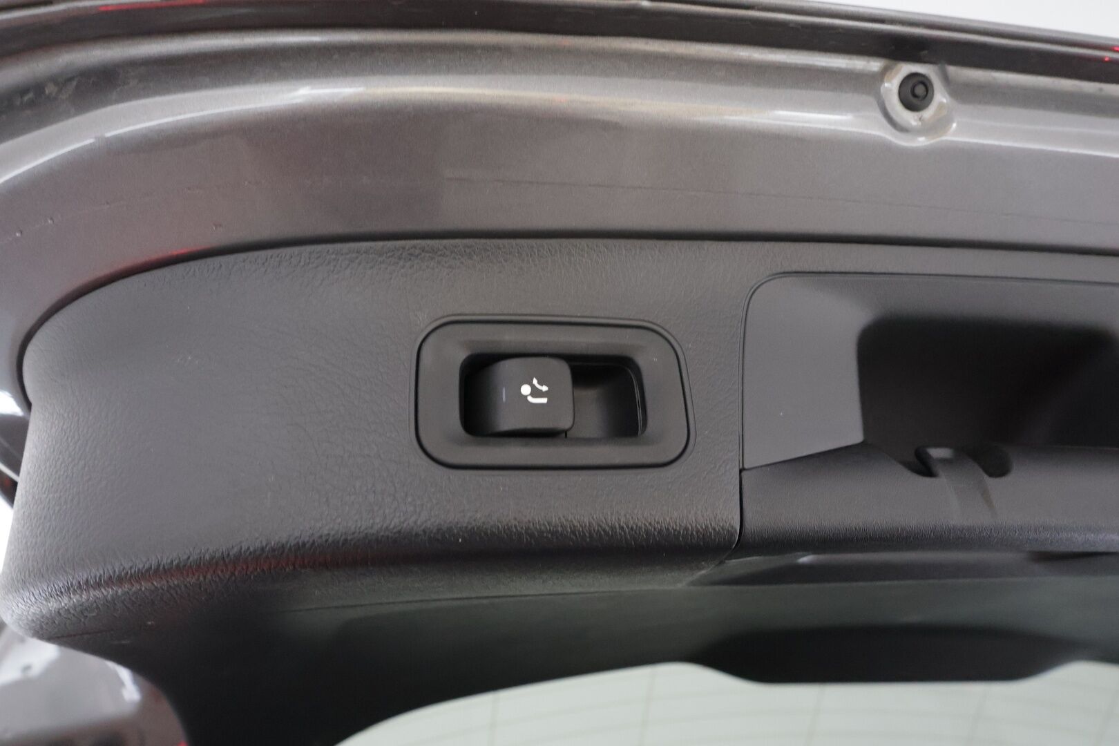 MERCEDES-BENZ EQA 2022 350 4Matic Electric Art  * Distronic Plus / HUD / Panorama / Koukku / Muistipenkki / LED High performance *