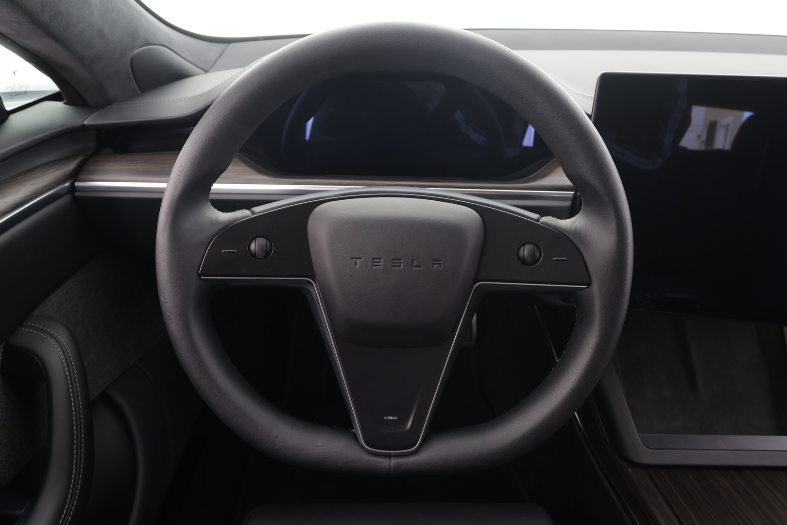 TESLA MODEL S 2023 Long Range Dual Motor * Koukku / ILP / Matrix LED / Viihdenäyttö / Ilma-alusta / Lasikatto / Premium Audio / Parannettu autopilot * - Ilmastoidut nahat 