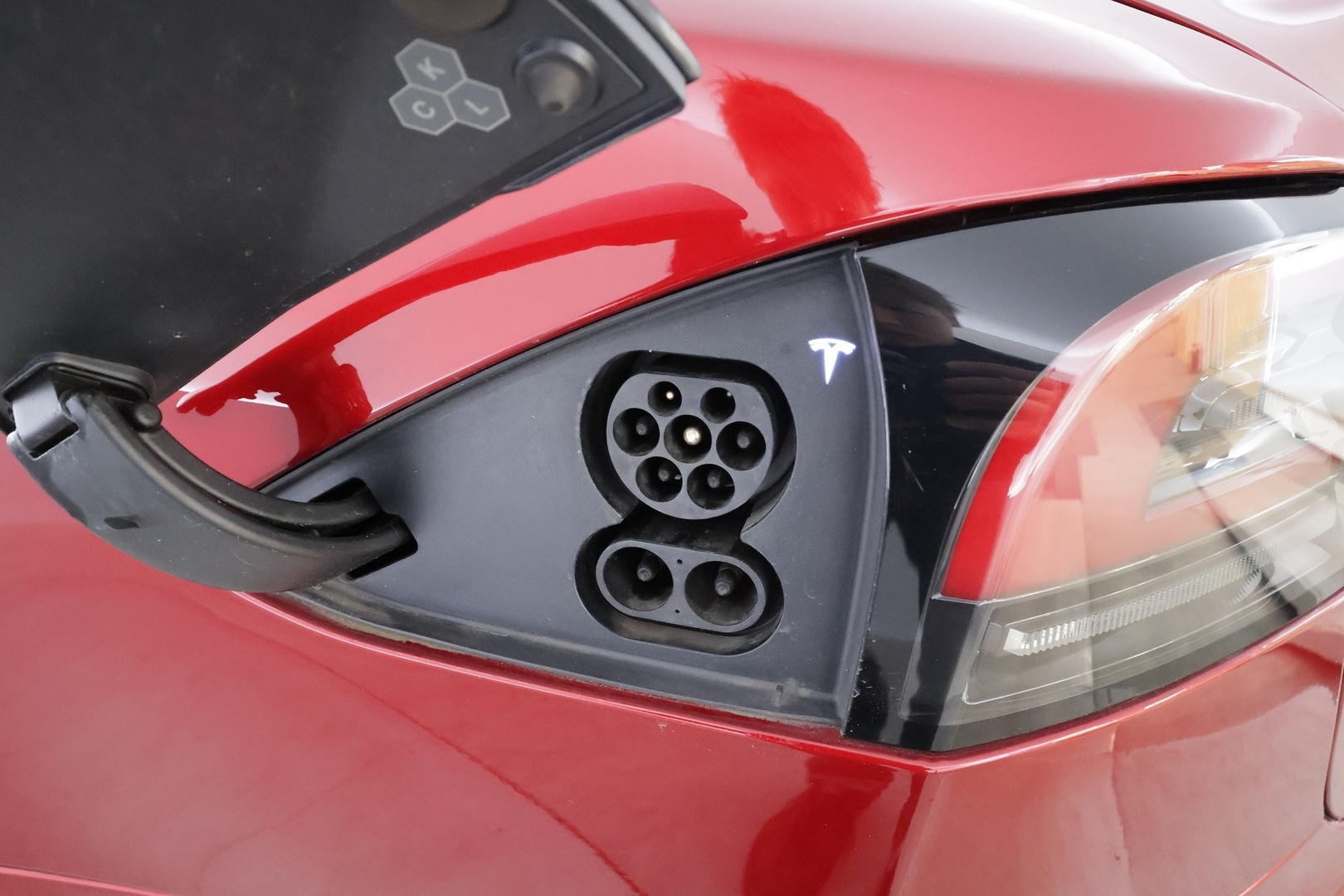 TESLA MODEL S 2023 Long Range Dual Motor * Koukku / ILP / Matrix LED / Viihdenäyttö / Ilma-alusta / Lasikatto / Premium Audio / Parannettu autopilot * - Ilmastoidut nahat 