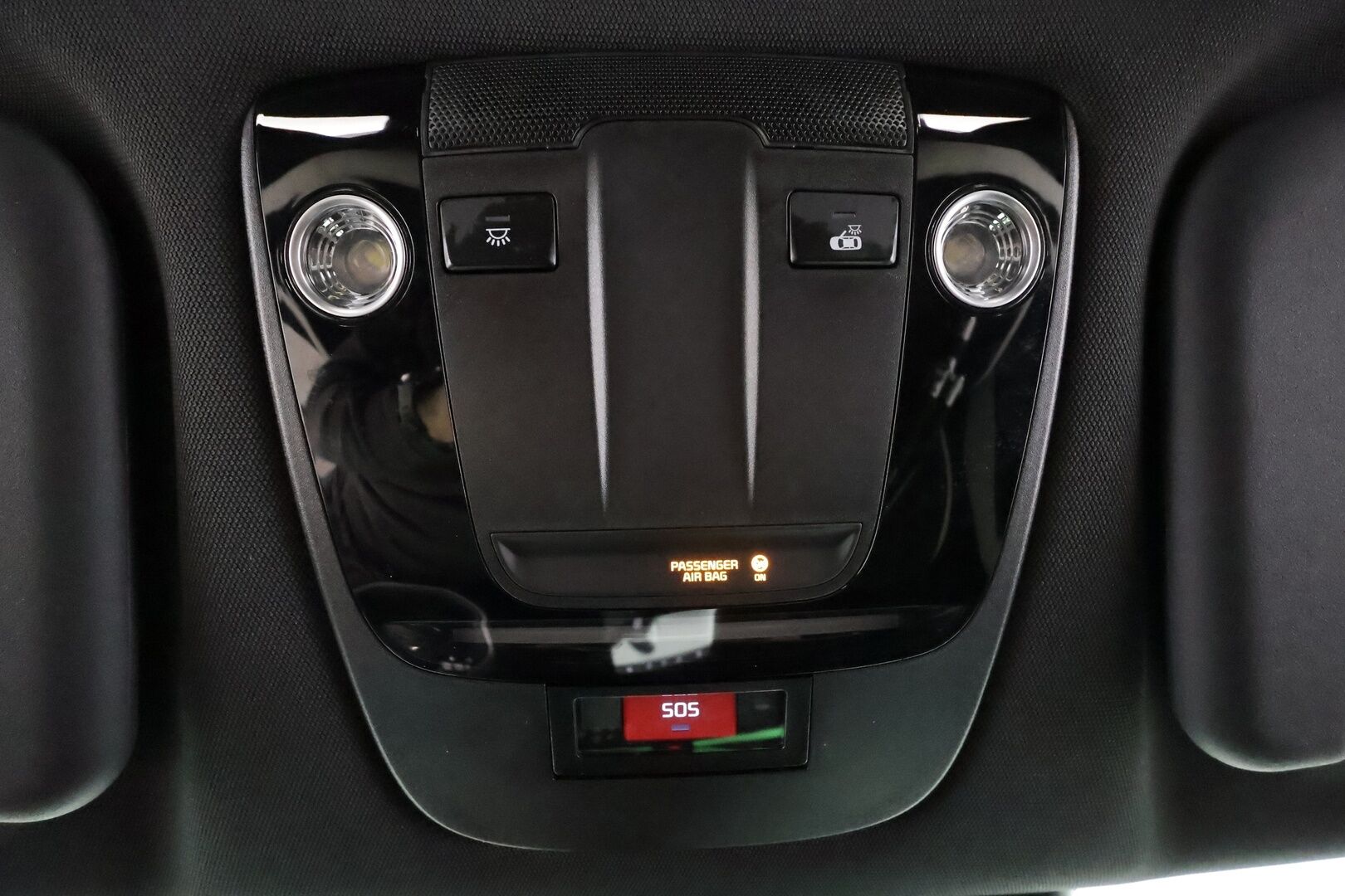 KIA EV6 2022 77.4 kWh GT-Line * ACC / HUD / 360° / ILP / Koukku / Adapt.LED / Ilmastoidut penkit / Navi / Keyless / Meridian * - Kahdet renkaat aluvanteilla / Merkkihuollettu