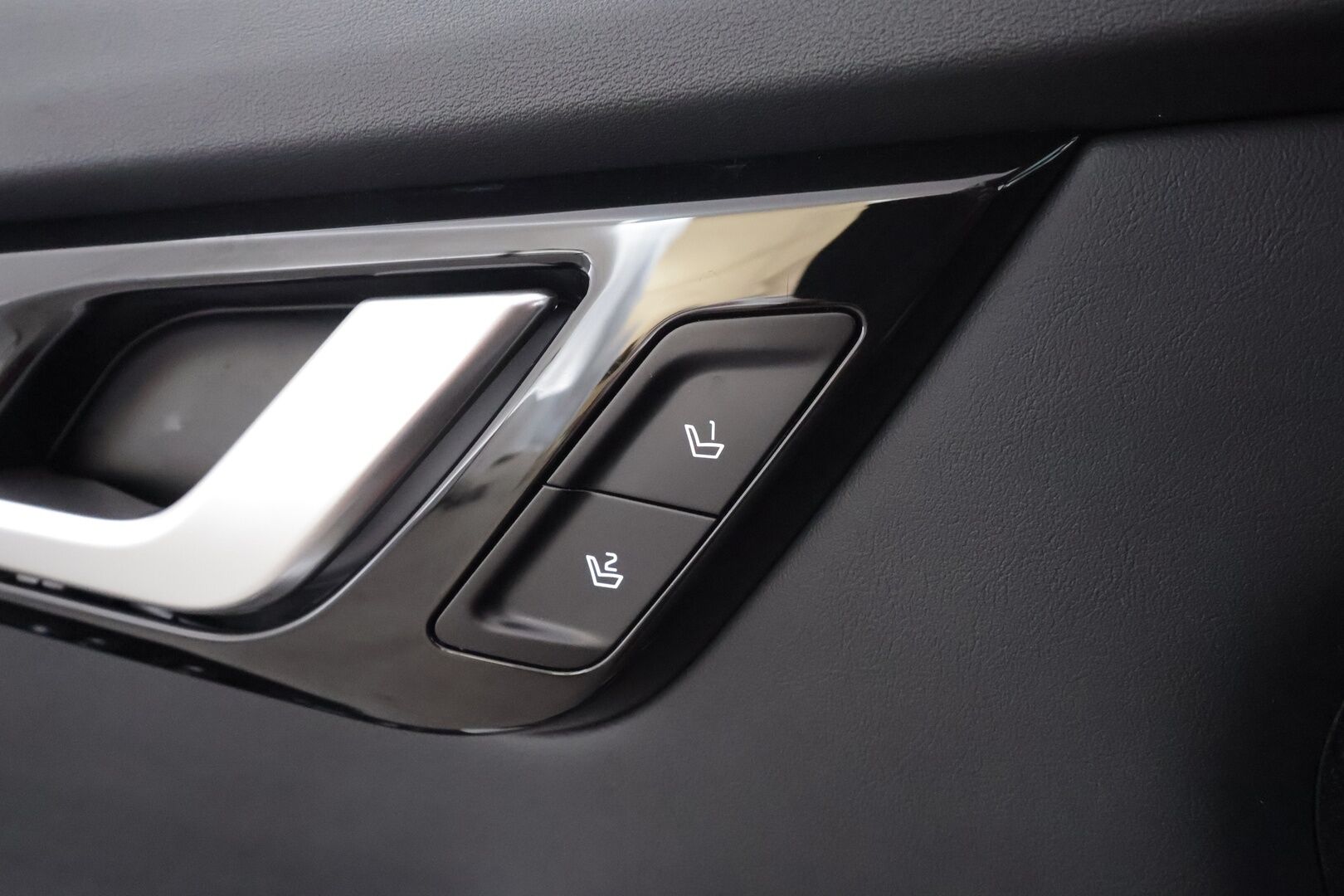 KIA EV6 2022 77.4 kWh GT-Line * ACC / HUD / 360° / ILP / Koukku / Adapt.LED / Ilmastoidut penkit / Navi / Keyless / Meridian * - Kahdet renkaat aluvanteilla / Merkkihuollettu