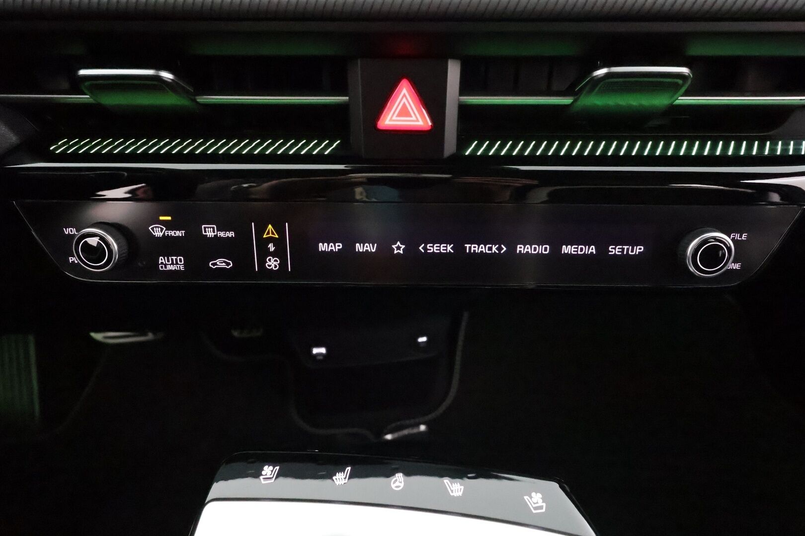 KIA EV6 2022 77.4 kWh GT-Line * ACC / HUD / 360° / ILP / Koukku / Adapt.LED / Ilmastoidut penkit / Navi / Keyless / Meridian * - Akku kuntotarkastettu SoH 96,9% / Kahdet renkaat aluvanteilla / Merkkihuollettu