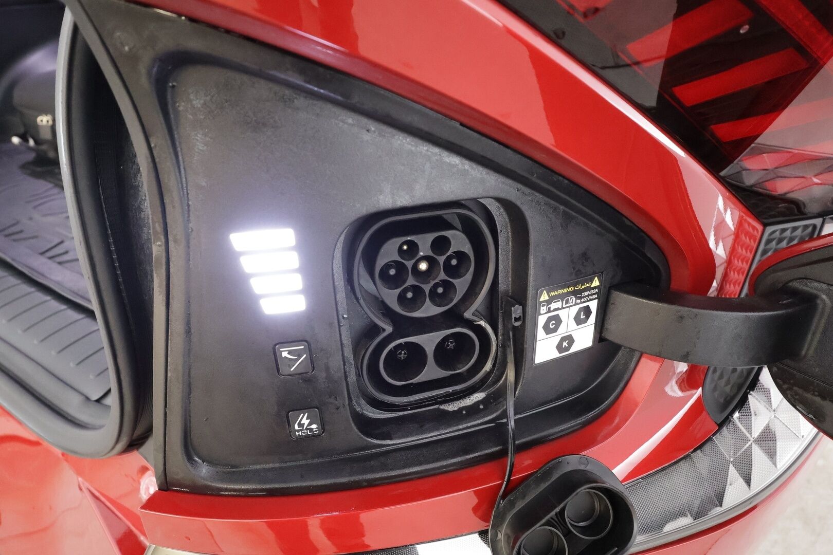 KIA EV6 2022 77.4 kWh GT-Line * ACC / HUD / 360° / ILP / Koukku / Adapt.LED / Ilmastoidut penkit / Navi / Keyless / Meridian * - Kahdet renkaat aluvanteilla / Merkkihuollettu