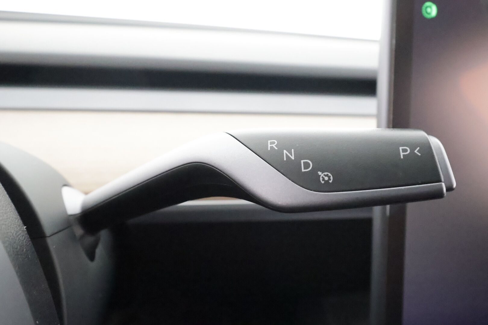 TESLA MODEL Y 2022 Performance * ILP / ACC / Lasikatto / Premium Audio / P.Kamera / Matrix-LED / Muistipenkki / Kaistavahti * - 2x Latauskaapelit / Kahdet renkaat aluvanteilla 