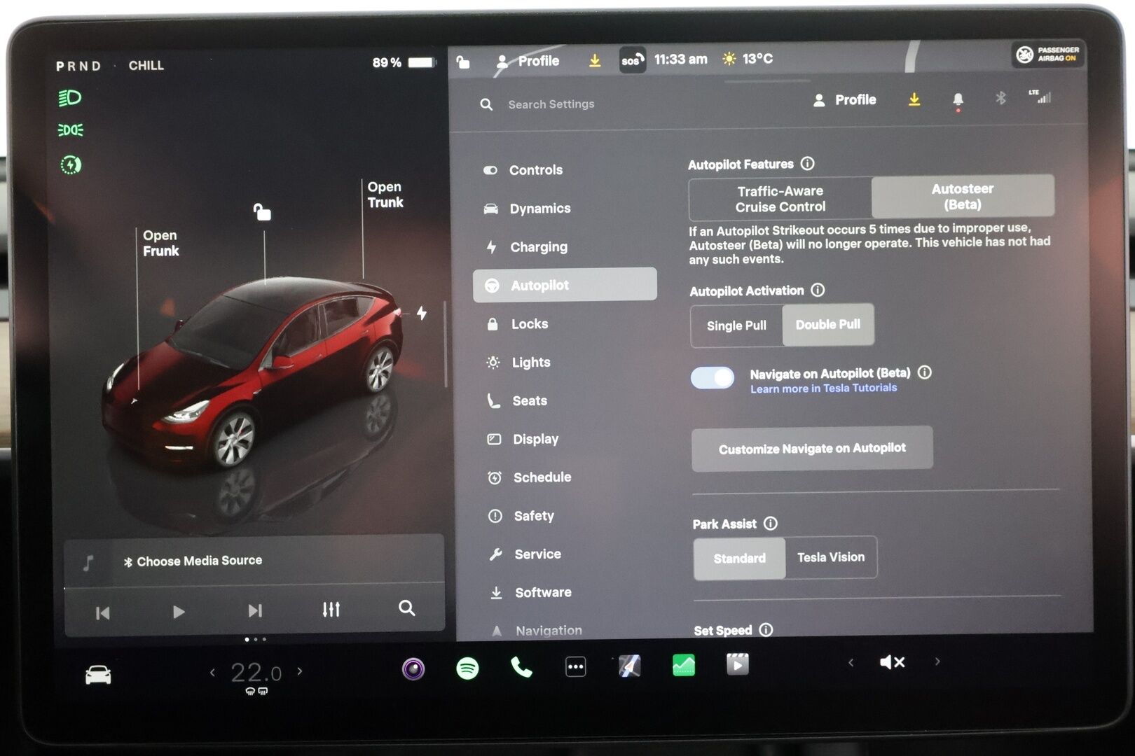 TESLA MODEL Y 2022 Performance * ILP / ACC / Lasikatto / Premium Audio / P.Kamera / Matrix-LED / Muistipenkki / Kaistavahti * - 2x Latauskaapelit / Kahdet renkaat aluvanteilla 