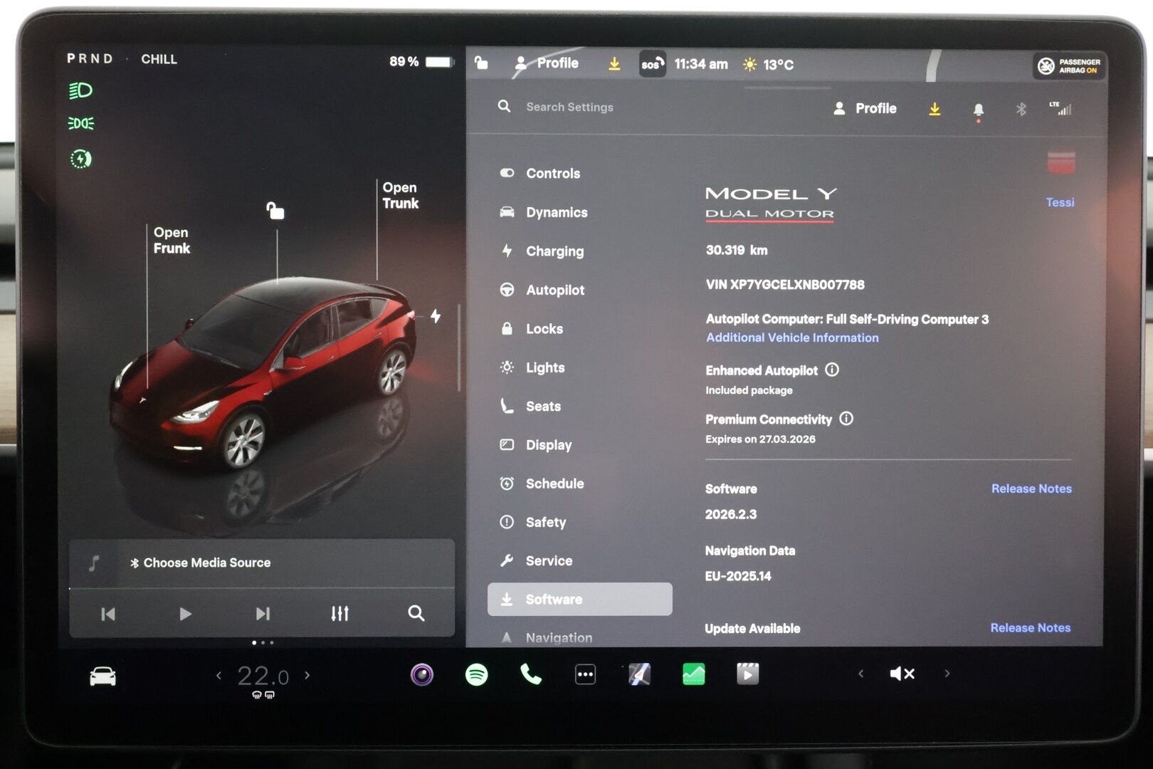 TESLA MODEL Y 2022 Performance * ILP / ACC / Lasikatto / Premium Audio / P.Kamera / Matrix-LED / Muistipenkki / Kaistavahti * - 2x Latauskaapelit / Kahdet renkaat aluvanteilla 
