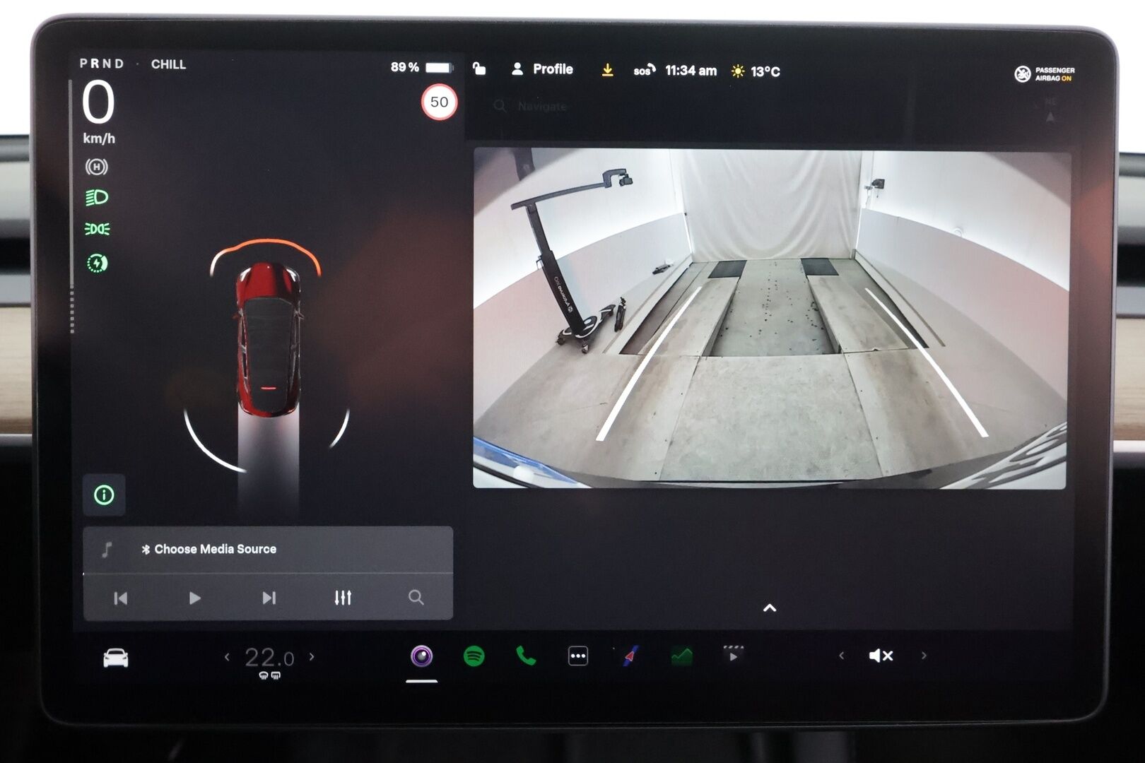 TESLA MODEL Y 2022 Performance * ILP / ACC / Lasikatto / Premium Audio / P.Kamera / Matrix-LED / Muistipenkki / Kaistavahti * - 2x Latauskaapelit / Kahdet renkaat aluvanteilla 