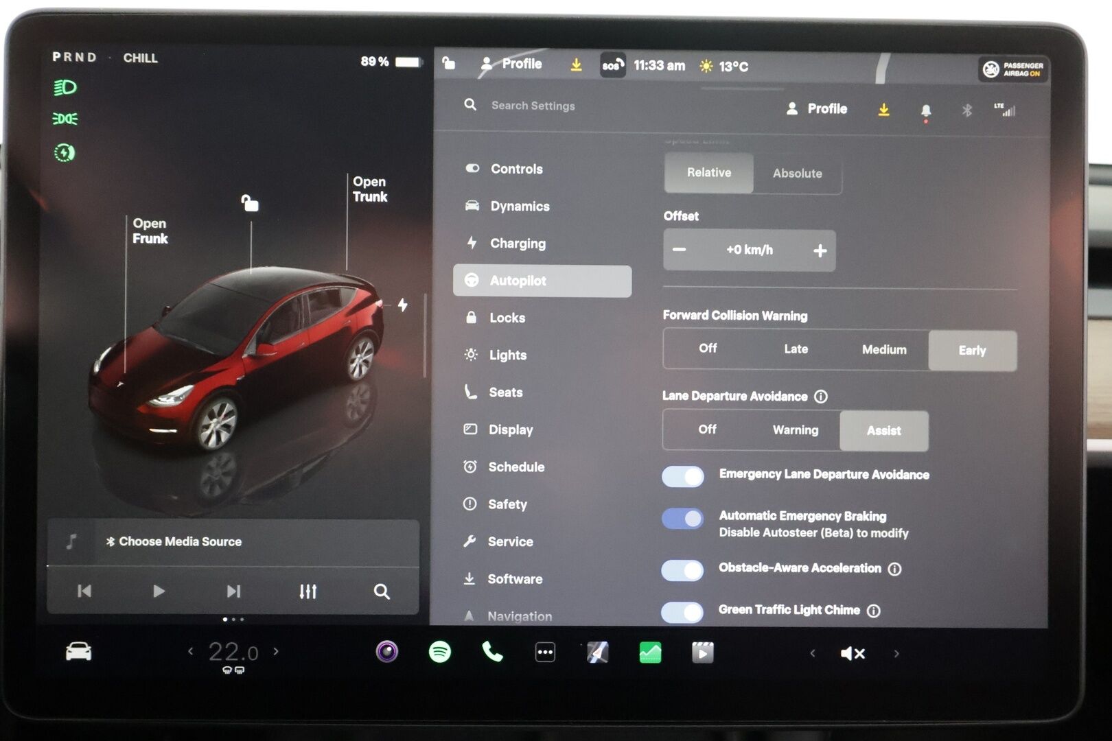 TESLA MODEL Y 2022 Performance * ILP / ACC / Lasikatto / Premium Audio / P.Kamera / Matrix-LED / Muistipenkki / Kaistavahti * - 2x Latauskaapelit / Kahdet renkaat aluvanteilla 