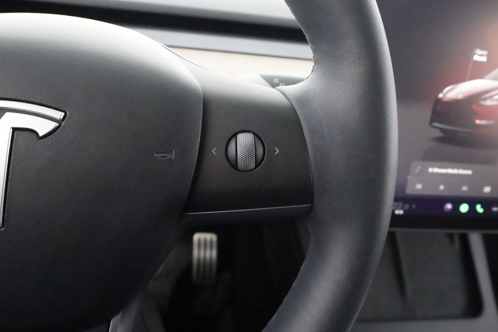 TESLA MODEL Y 2022 Performance * ILP / ACC / Lasikatto / Premium Audio / P.Kamera / Matrix-LED / Muistipenkki / Kaistavahti * - 2x Latauskaapelit / Kahdet renkaat aluvanteilla 