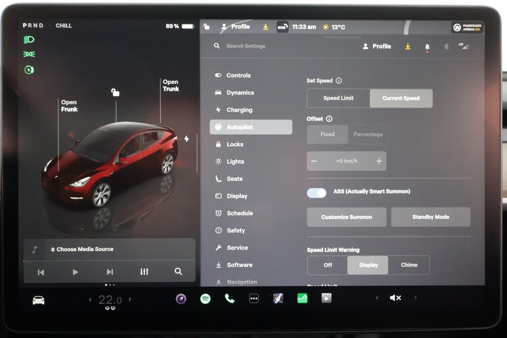 TESLA MODEL Y 2022 Performance * ILP / ACC / Lasikatto / Premium Audio / P.Kamera / Matrix-LED / Muistipenkki / Kaistavahti * - 2x Latauskaapelit / Kahdet renkaat aluvanteilla 
