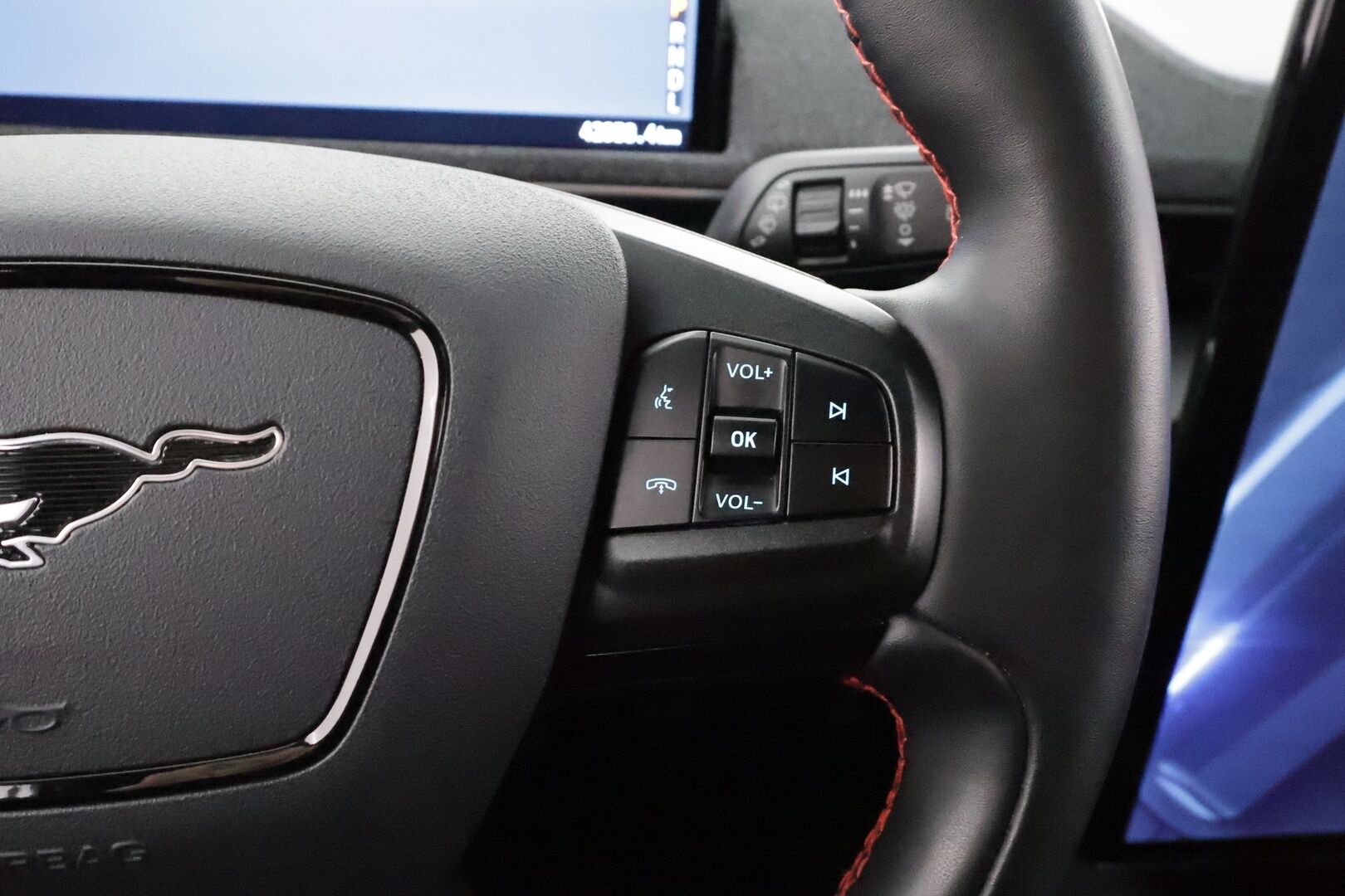 FORD MUSTANG MACH-E 2022 AWD 351 * Koukku / ACC / LED / Muistipenkki / P.Kamera / Kaistavahti / Navi / Keyless * - Merkkihuollot