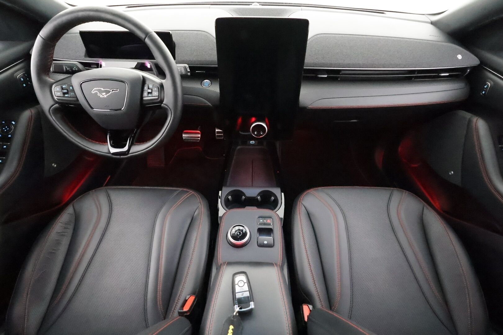 FORD MUSTANG MACH-E 2022 351hv AWD * Koukku / Lasikatto / ACC / 360° / B&O / Muistipenkki / Navi / Kaistavahti / Keyless * - 2x Latauskaapelit / Merkkihuollot