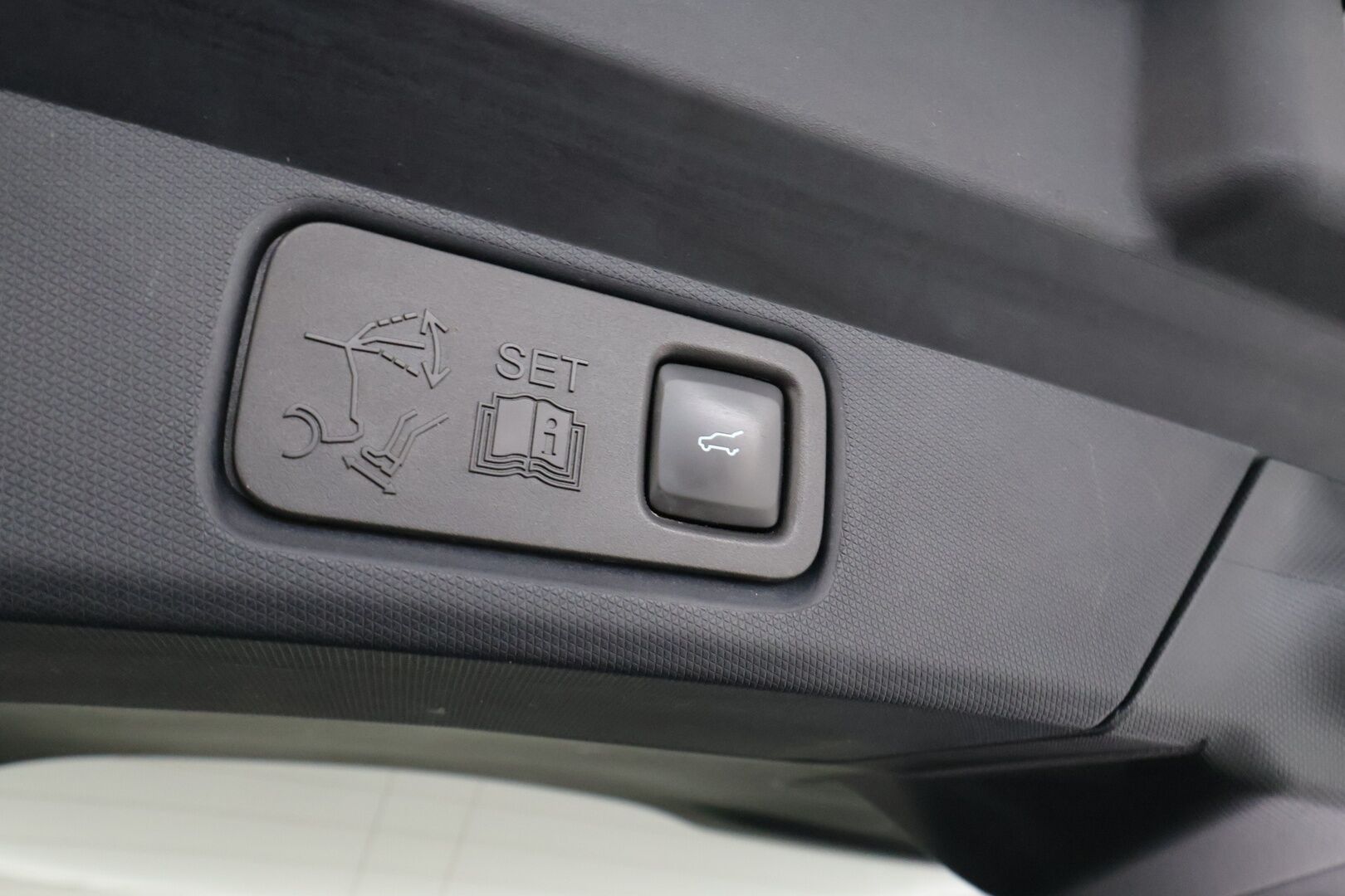 FORD MUSTANG MACH-E 2022 351hv AWD * Koukku / Lasikatto / ACC / 360° / B&O / Muistipenkki / Navi / Kaistavahti / Keyless * - 2x Latauskaapelit / Merkkihuollot