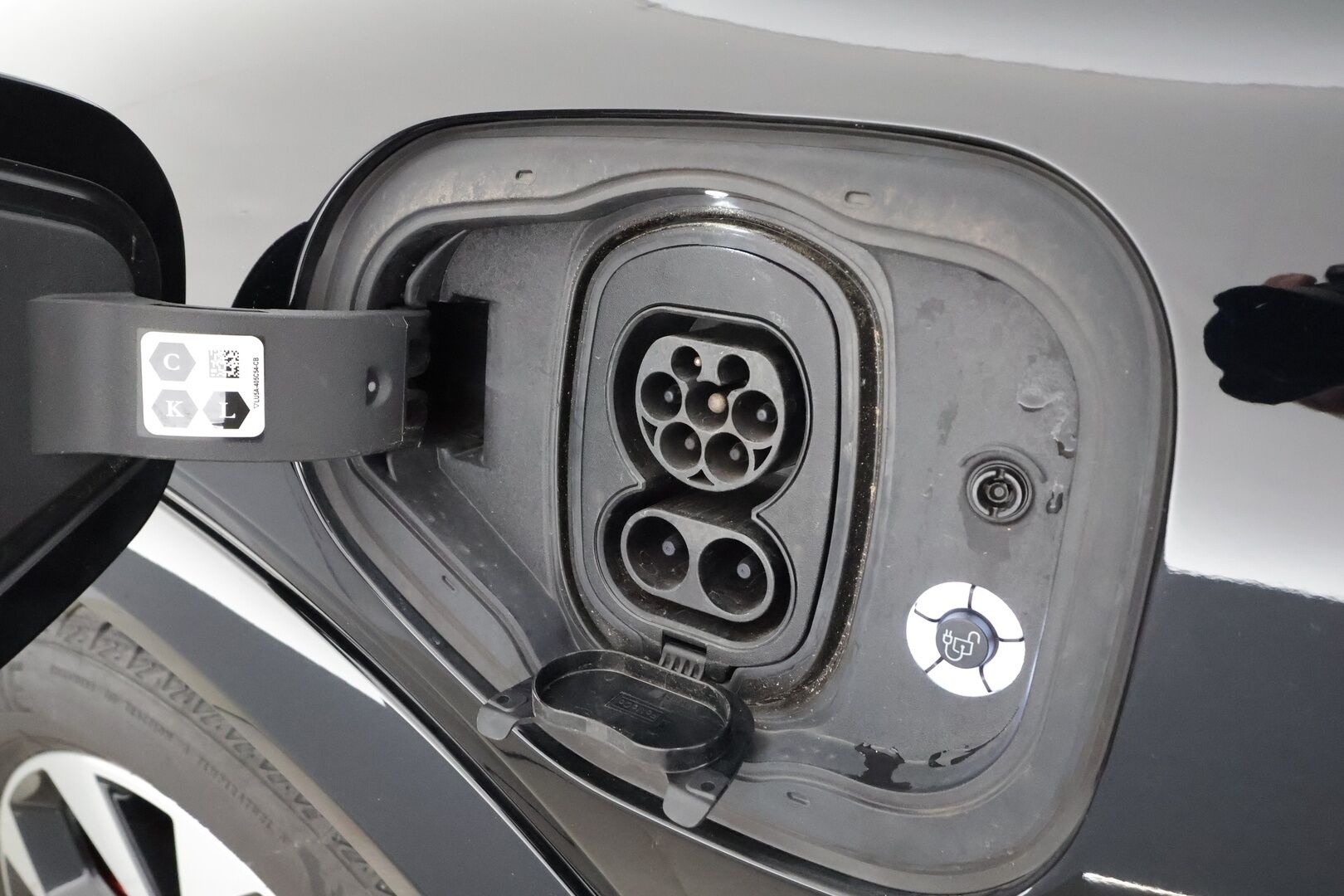 FORD MUSTANG MACH-E 2022 351hv AWD * Koukku / Lasikatto / ACC / 360° / B&O / Muistipenkki / Navi / Kaistavahti / Keyless * - 2x Latauskaapelit / Merkkihuollot