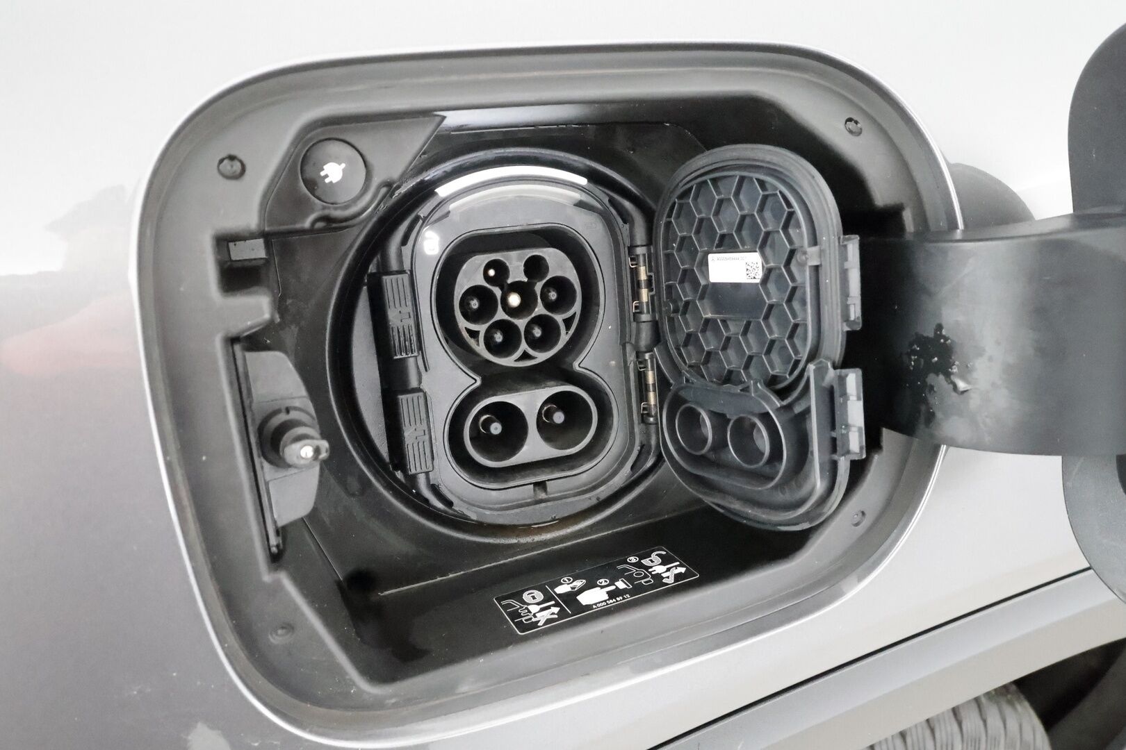 MERCEDES-BENZ EQB 2023 350 Progressive 4Matic 7-paik * Distronic+ / Lisälämmitin / 360-Kamera / Widescreen / HUD / Panorama * - Akku kuntotarkastettu / Kahdet renkaat / 2x Lataus