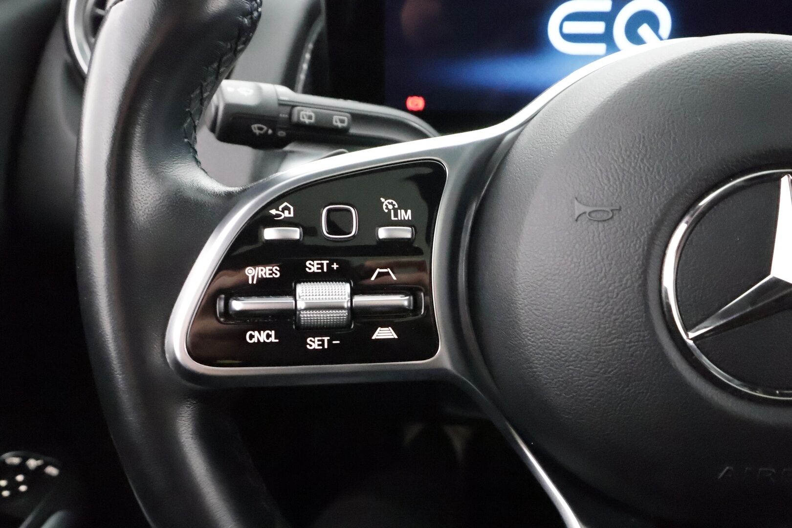 MERCEDES-BENZ EQB 2023 350 Progressive 4Matic 7-paik * Distronic+ / Lisälämmitin / 360-Kamera / Widescreen / HUD / Panorama * - Akku kuntotarkastettu / Kahdet renkaat / 2x Lataus