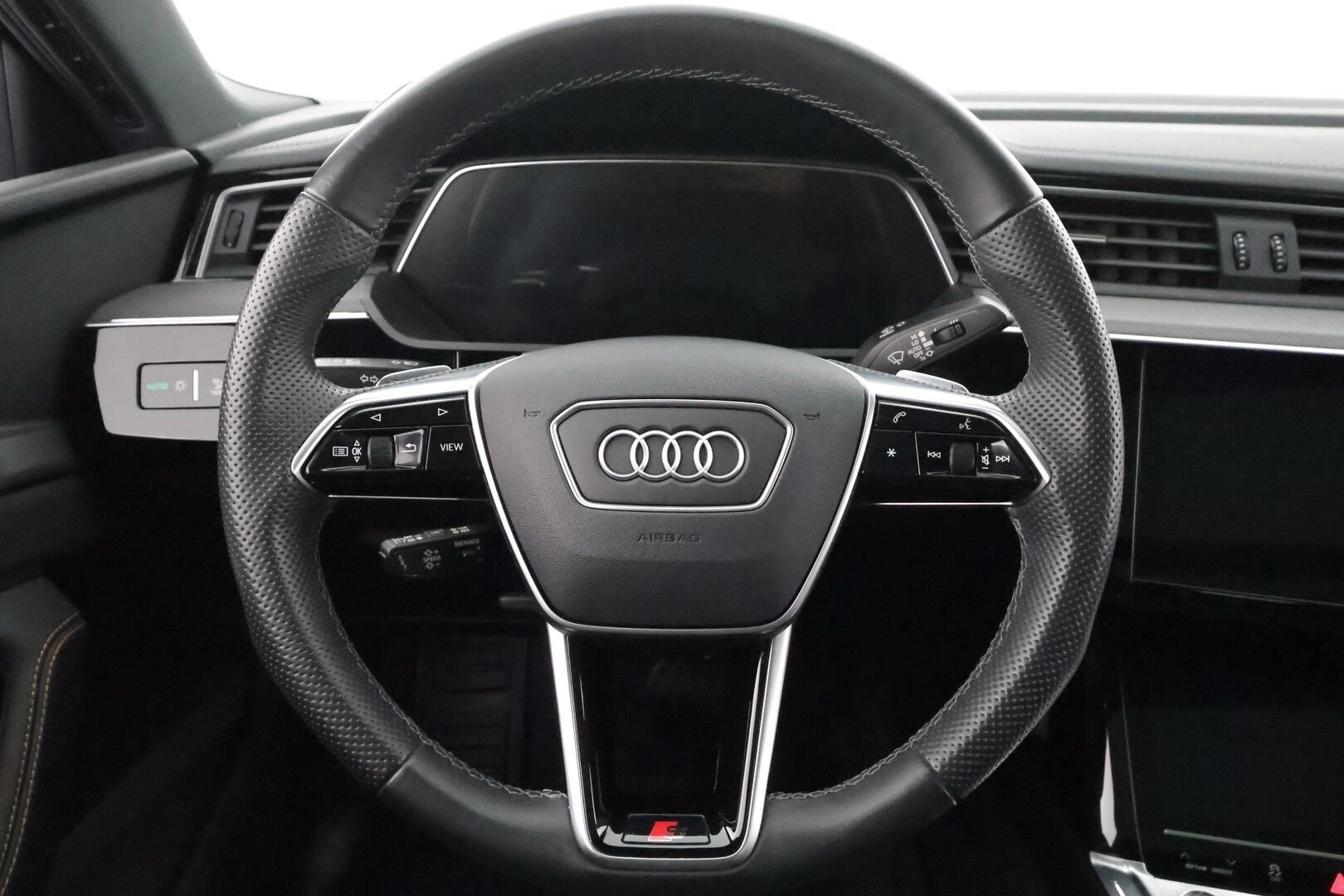 AUDI E-TRON 2023 Sportback Edition S line 55 quattro * Koukku / Panorama / B&O / ACC / LED / P.Kamera / Sportpenkit * - Merkkihuollot