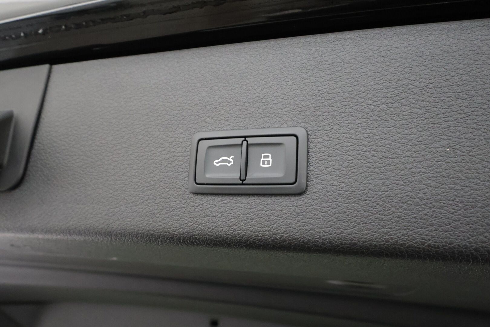 AUDI E-TRON 2023 Sportback Edition S line 55 quattro * Koukku / Panorama / B&O / ACC / LED / P.Kamera / Sportpenkit * - Merkkihuollot