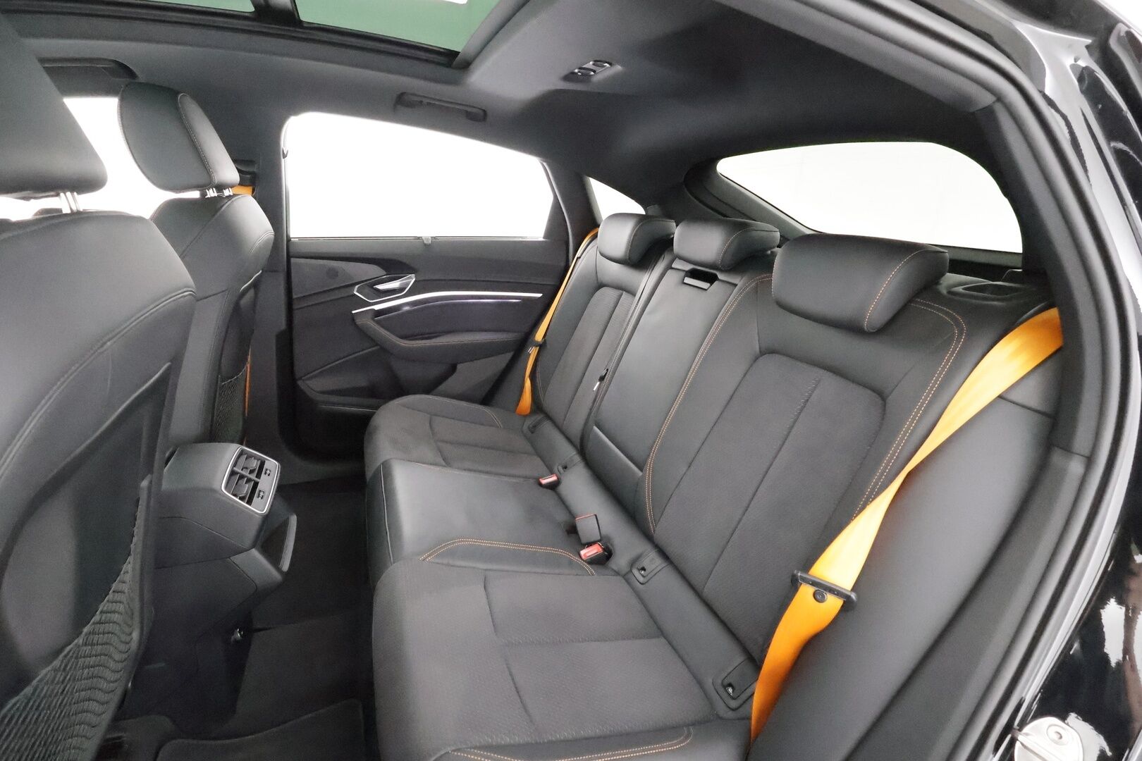 AUDI E-TRON 2023 Sportback Edition S line 55 quattro * Koukku / Panorama / B&O / ACC / LED / P.Kamera / Sportpenkit * - Merkkihuollot