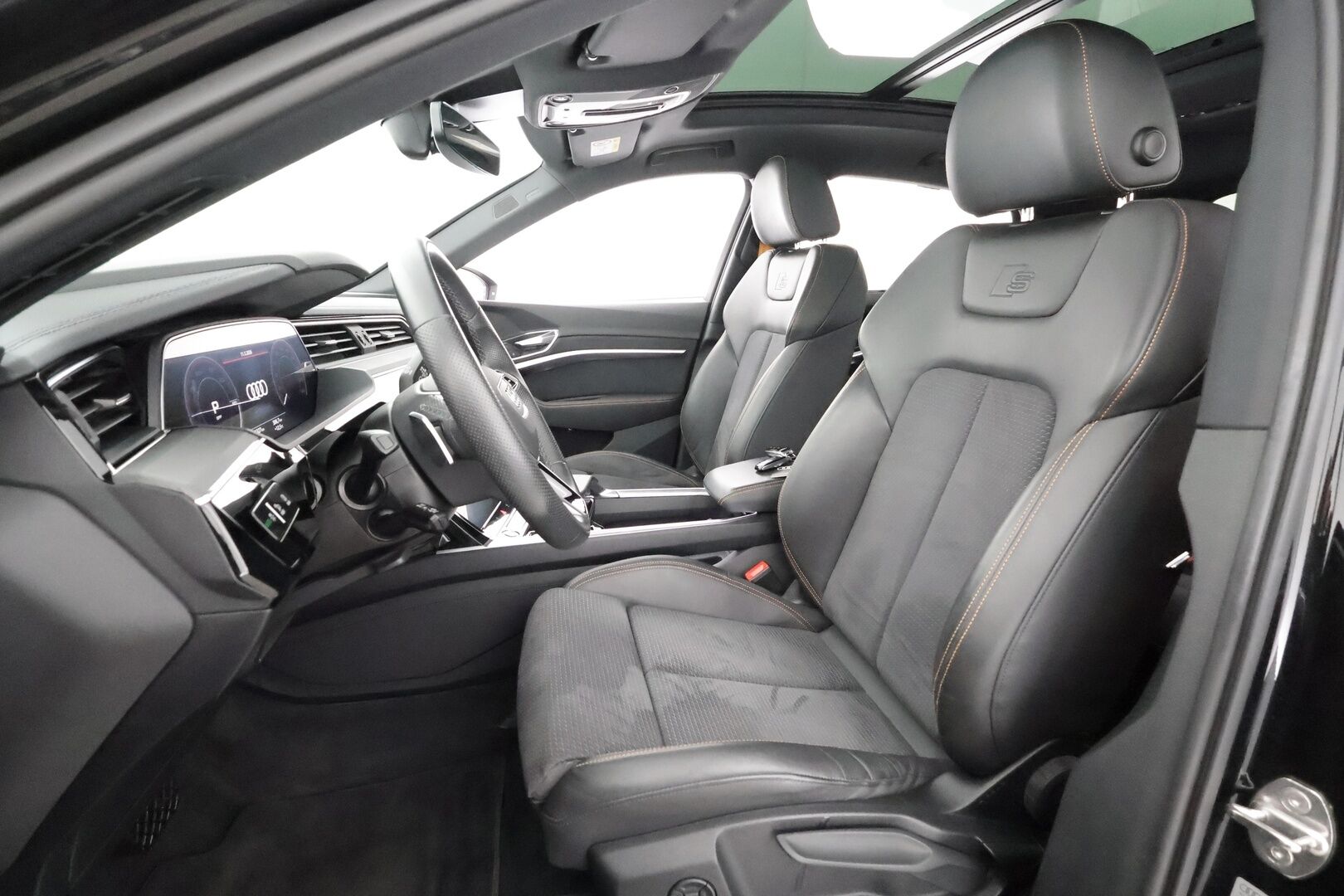 AUDI E-TRON 2023 Sportback Edition S line 55 quattro * Koukku / Panorama / B&O / ACC / LED / P.Kamera / Sportpenkit * - Merkkihuollot