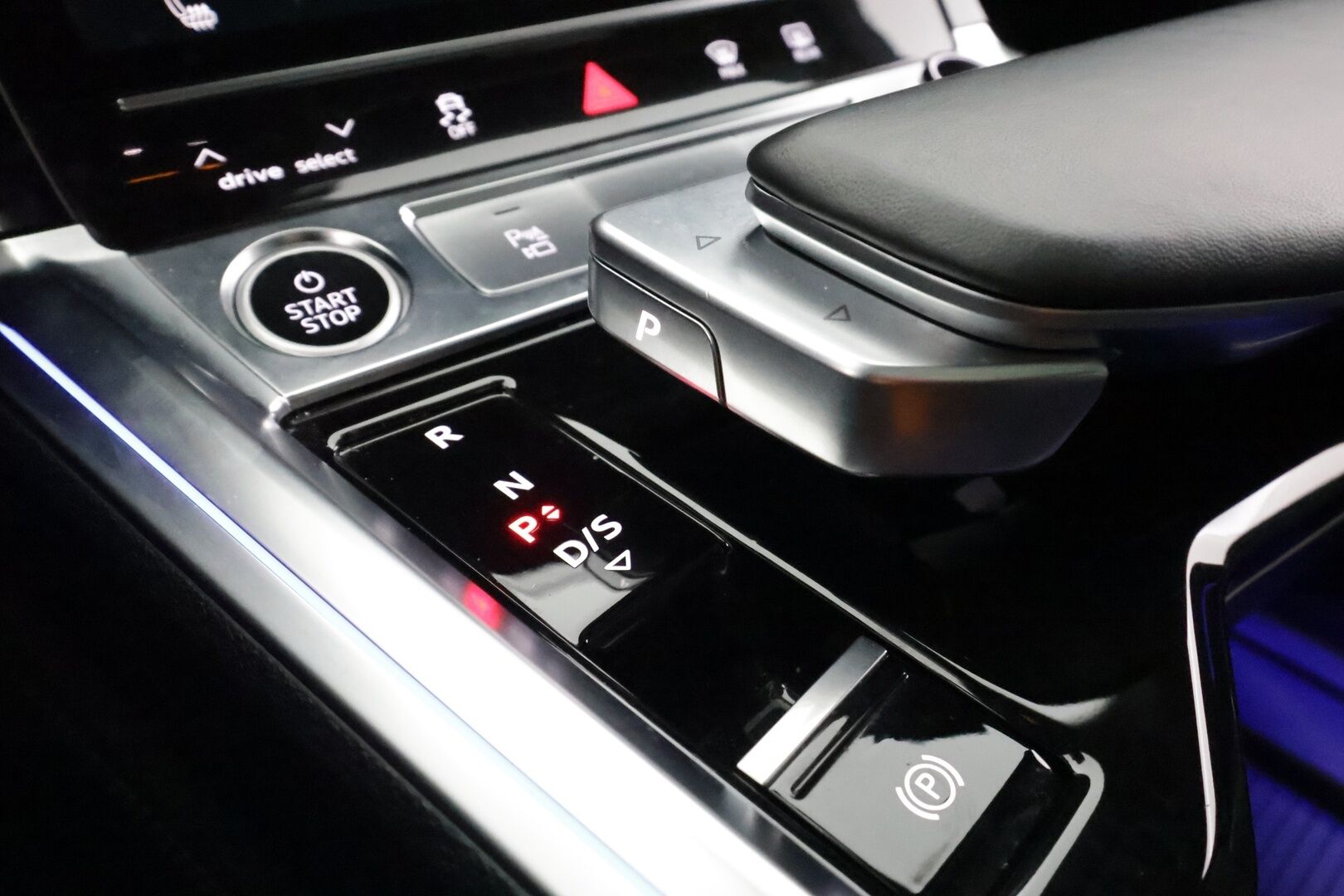 AUDI E-TRON 2023 Sportback Edition S line 55 quattro * Koukku / Panorama / B&O / ACC / LED / P.Kamera / Sportpenkit * - Merkkihuollot