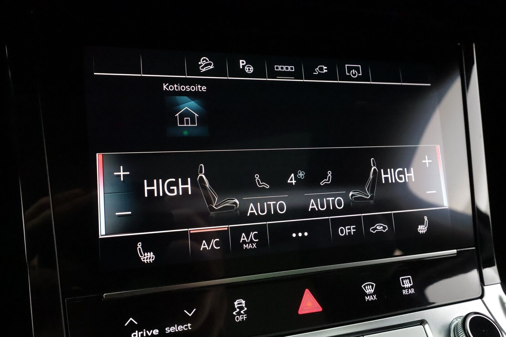 AUDI E-TRON 2023 Sportback Edition S line 55 quattro * Koukku / Panorama / B&O / ACC / LED / P.Kamera / Sportpenkit * - Merkkihuollot