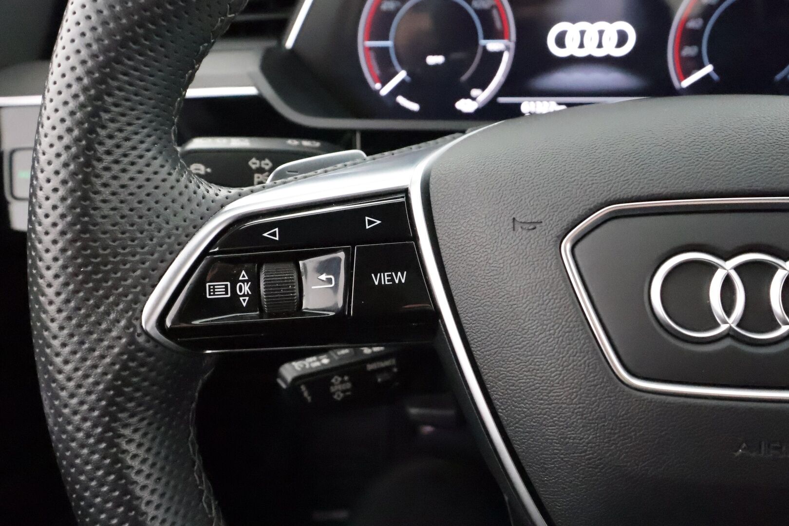 AUDI E-TRON 2023 Sportback Edition S line 55 quattro * Koukku / Panorama / B&O / ACC / LED / P.Kamera / Sportpenkit * - Merkkihuollot