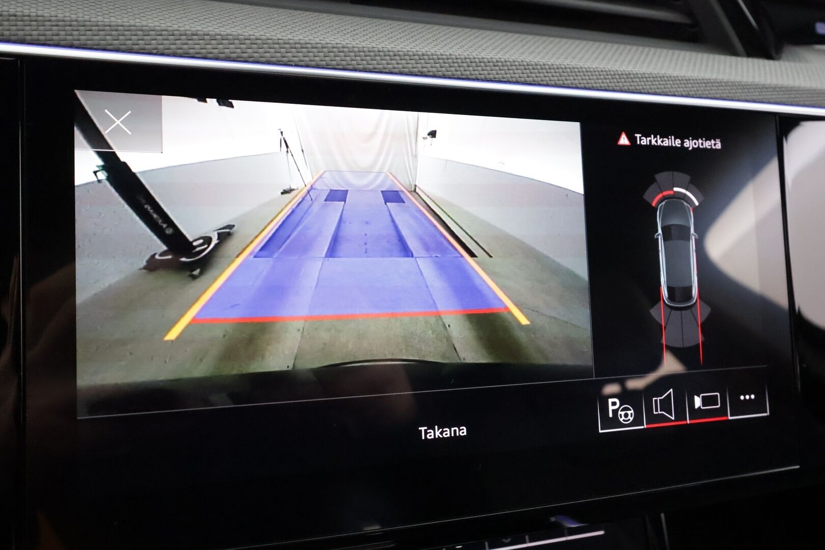 AUDI E-TRON 2023 Sportback Edition S line 55 quattro * Koukku / Panorama / B&O / ACC / LED / P.Kamera / Sportpenkit * - Merkkihuollot