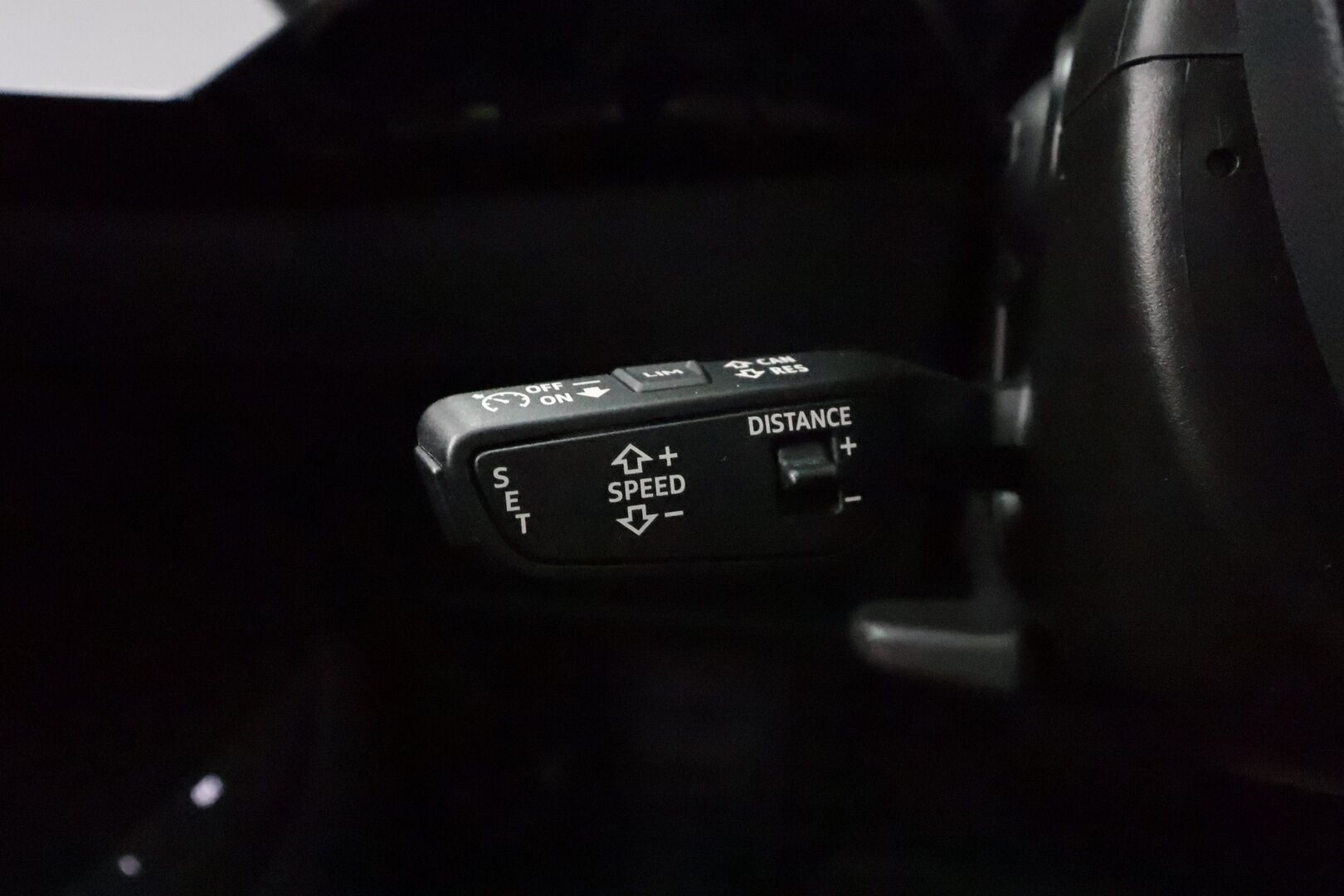 AUDI E-TRON 2023 Advanced 55 quattro * B&O / ACC / Matrix / P.Kamera / Lisälämmitin / Kaistavahti / Koukku / Keyless * - Merkkihuollot / Akku kuntotarkastettu / Kahdet renkaat aluvanteilla / 2x Latauskaapelit