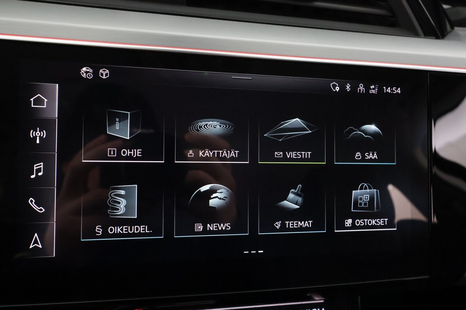 AUDI E-TRON 2023 Advanced 55 quattro * B&O / ACC / Matrix / P.Kamera / Lisälämmitin / Kaistavahti / Koukku / Keyless * - Merkkihuollot / Akku kuntotarkastettu / Kahdet renkaat aluvanteilla / 2x Latauskaapelit