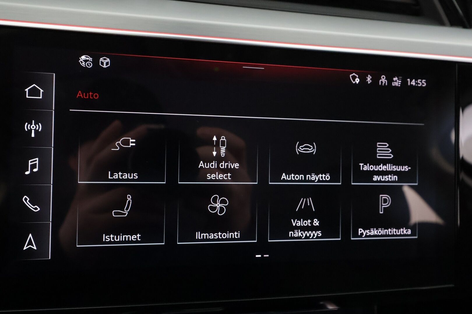AUDI E-TRON 2023 Advanced 55 quattro * B&O / ACC / Matrix / P.Kamera / Lisälämmitin / Kaistavahti / Koukku / Keyless * - Merkkihuollot / Akku kuntotarkastettu / Kahdet renkaat aluvanteilla / 2x Latauskaapelit