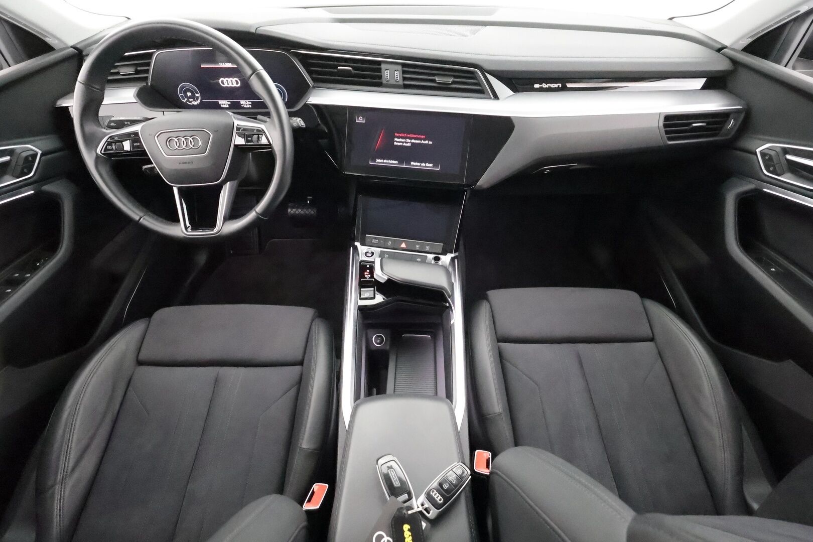 AUDI E-TRON 2023 Advanced 55 quattro * B&O / ACC / Matrix / P.Kamera / Lisälämmitin / Kaistavahti / Koukku / Keyless * - Merkkihuollot / Akku kuntotarkastettu / Kahdet renkaat aluvanteilla / 2x Latauskaapelit