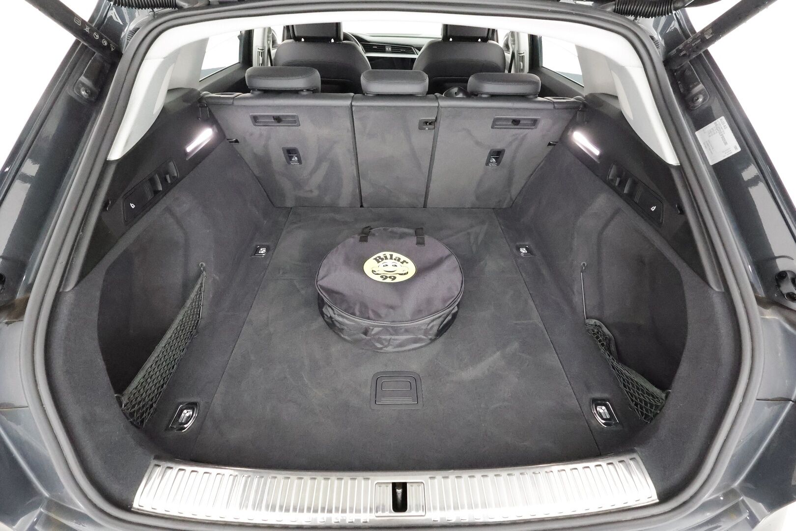 AUDI E-TRON 2023 Advanced 55 quattro * B&O / ACC / Matrix / P.Kamera / Lisälämmitin / Kaistavahti / Koukku / Keyless * - Merkkihuollot / Akku kuntotarkastettu / Kahdet renkaat aluvanteilla / 2x Latauskaapelit