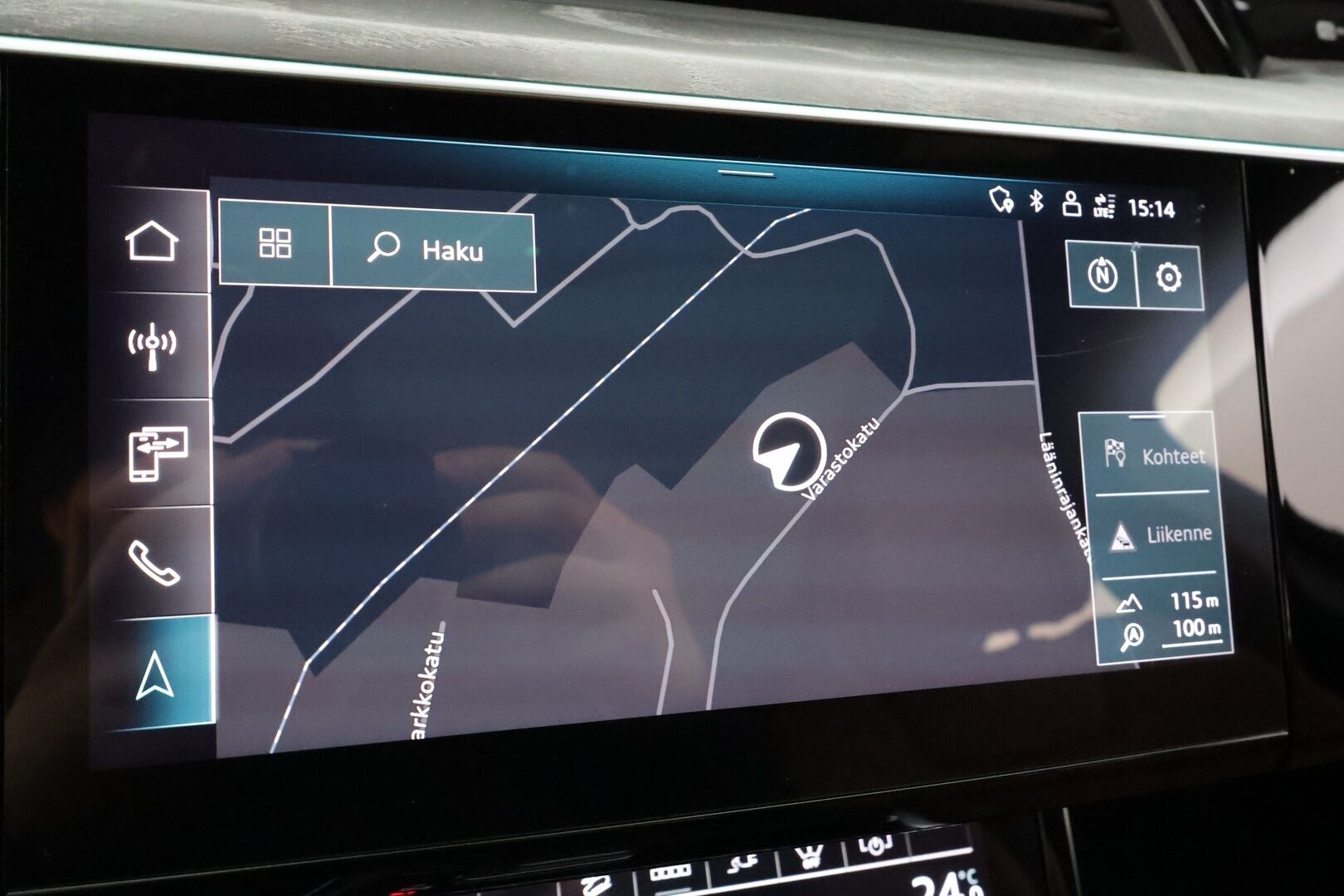 AUDI E-TRON 2023 S Line 55 quattro * ACC / Bang&Olufsen / Koukku / Panoraama / HUD / Ruskeat Nahat / Ilma-Alusta / P-Kamera ** - Akku kuntotarkastettu / Kahdet renkaat aluvanteilla / Merkkihuollettu / Supervarusteet! - HULLUT AVAJAISHULINAT KORKOTARJOUS 3,29 %